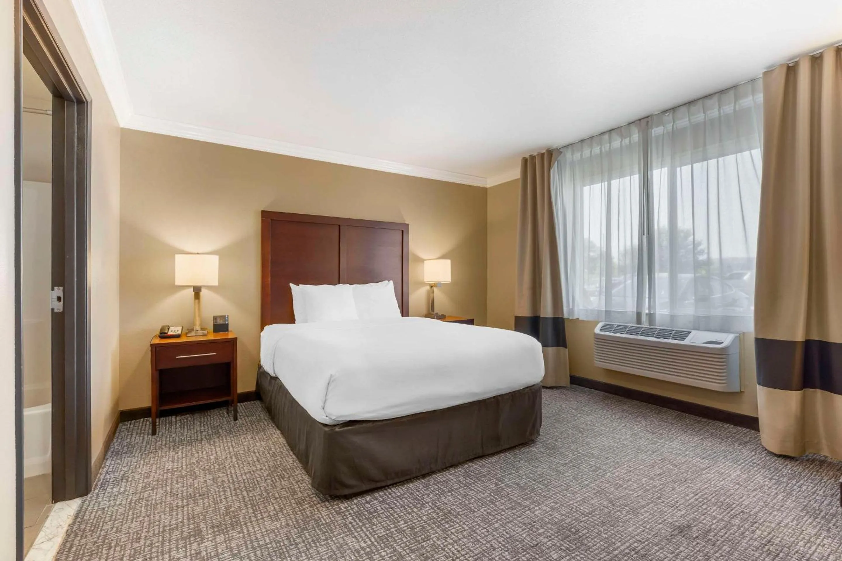 Bedroom, Bed in Comfort Inn & Suites Redwood Country