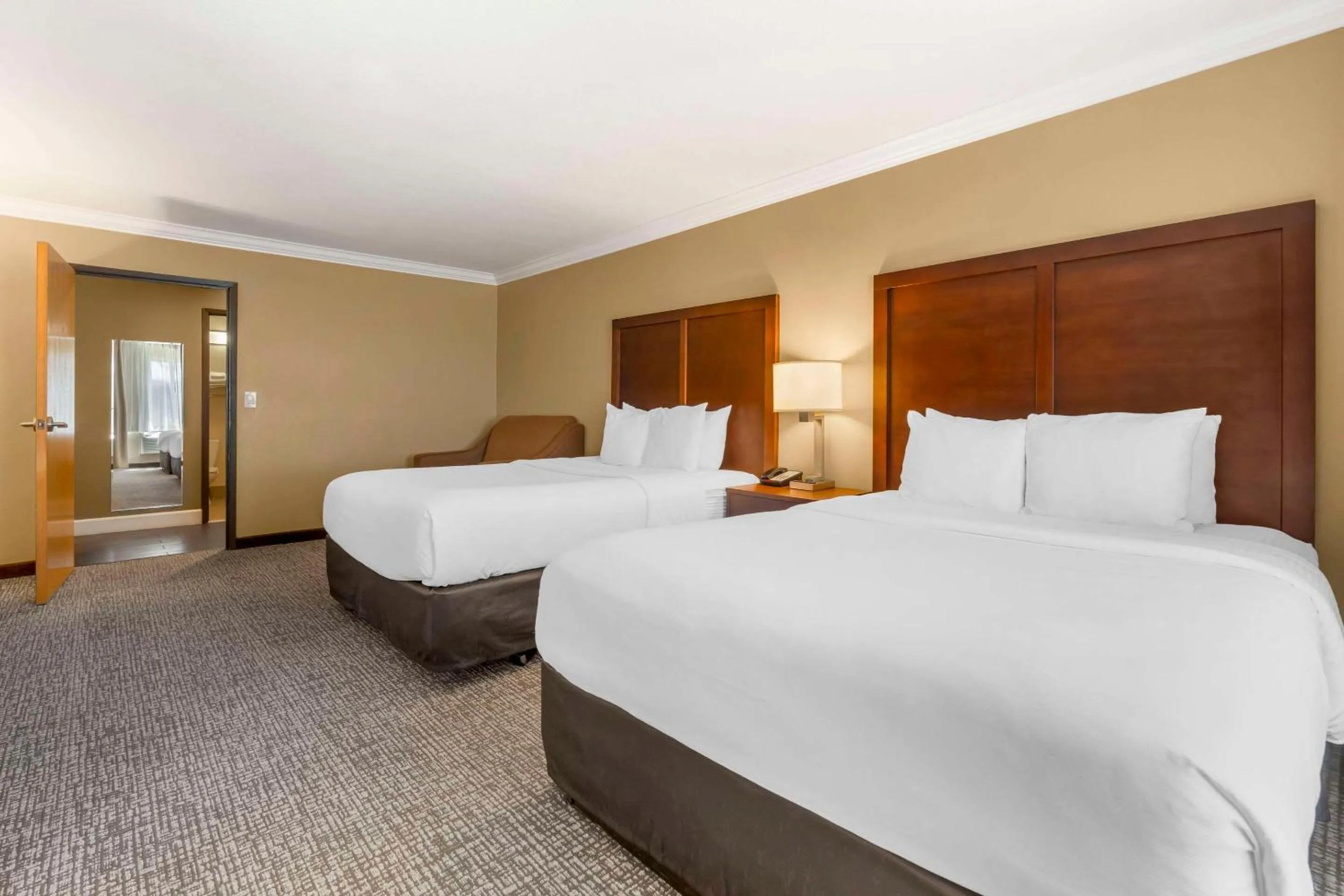 Bedroom, Bed in Comfort Inn & Suites Redwood Country