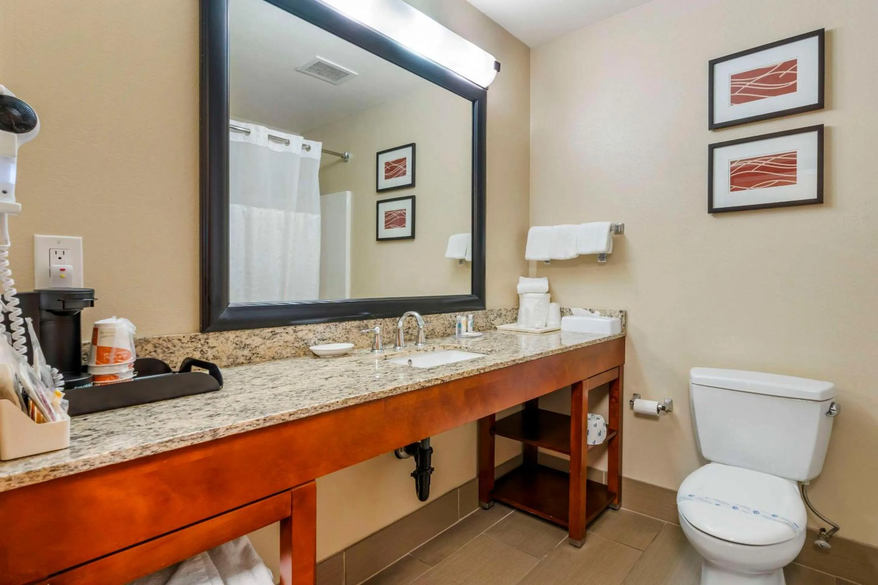 Bedroom in Comfort Inn & Suites Redwood Country