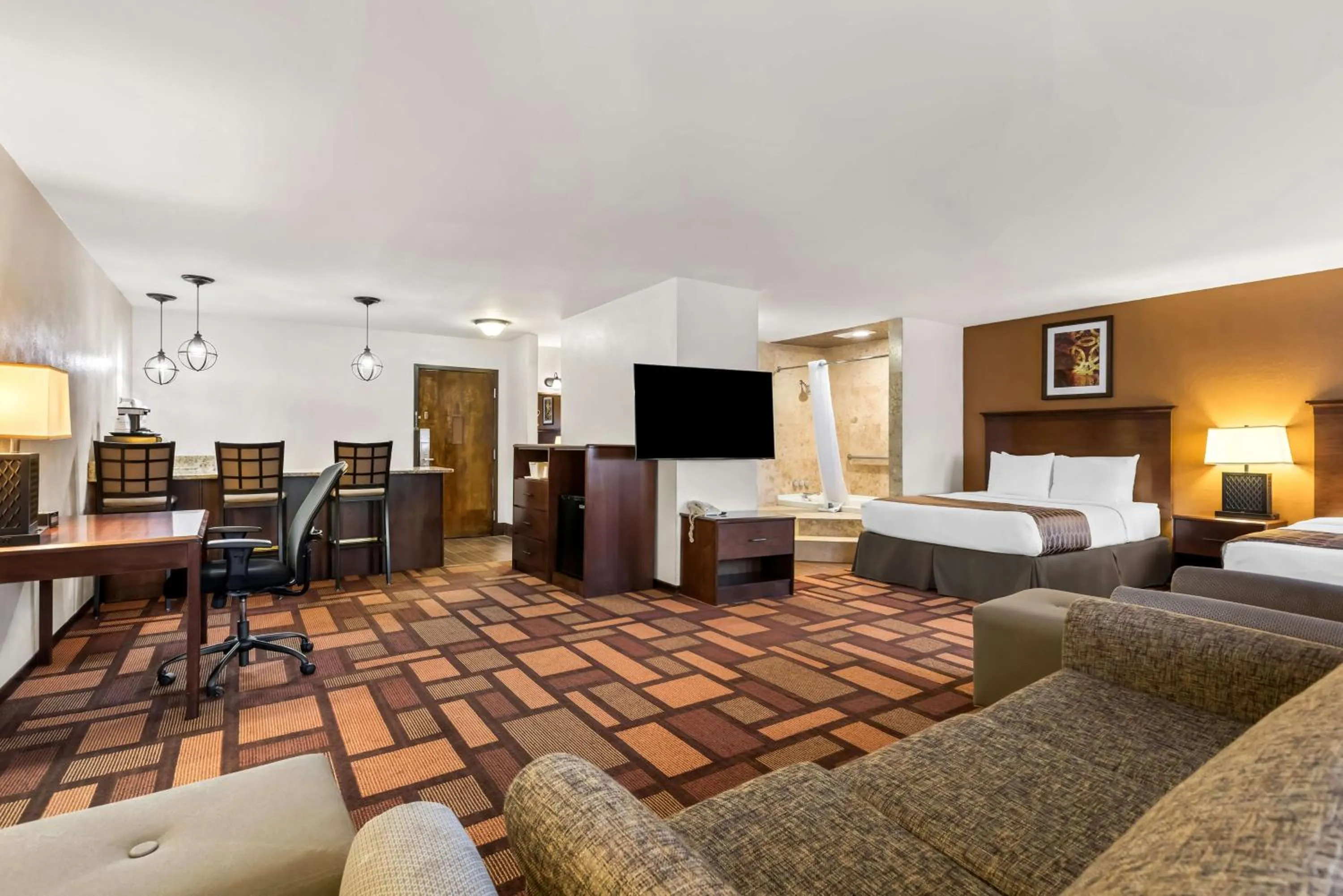 Photo of the whole room, Bed in Best Western Tower West Lodge