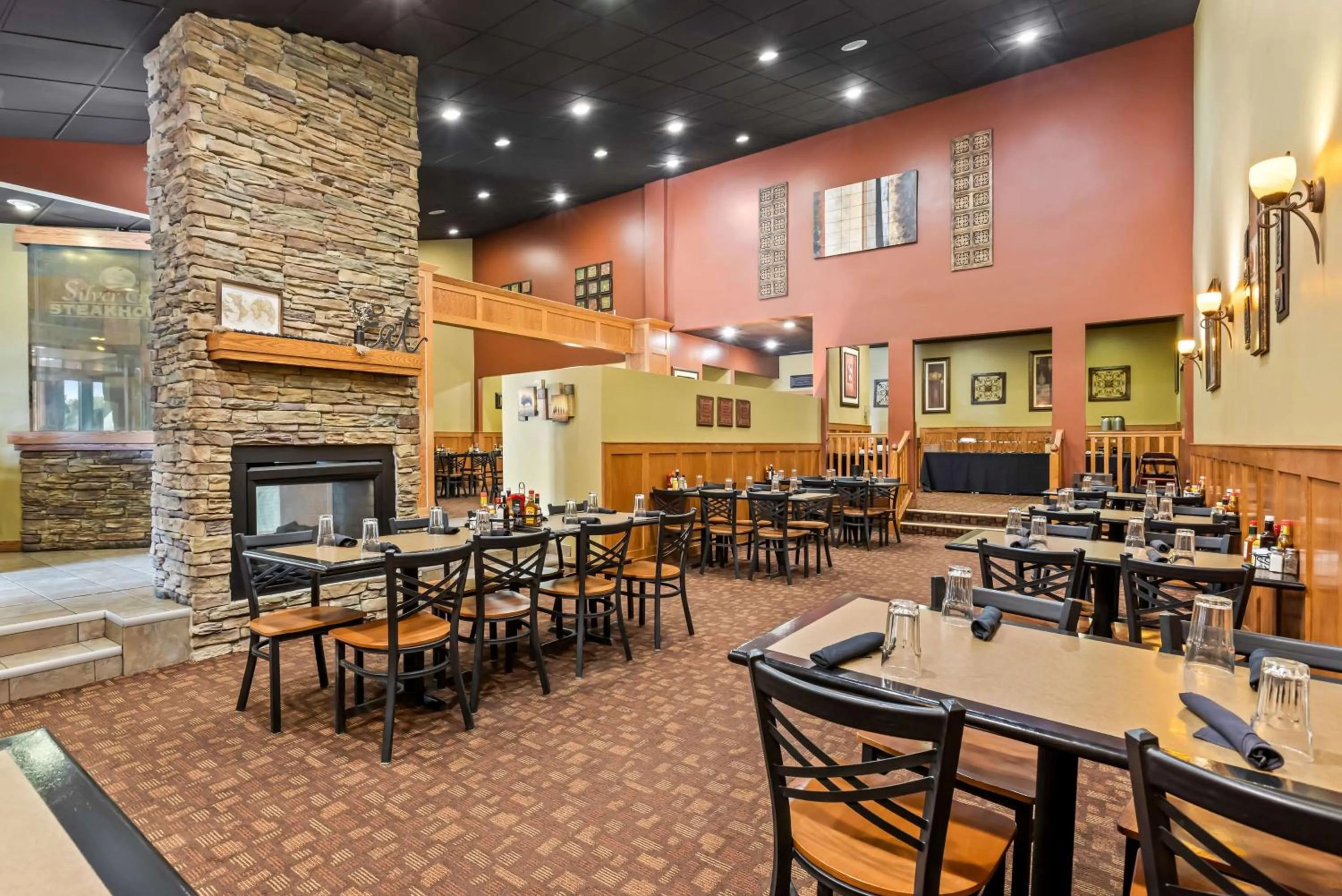 Restaurant/places to eat in Best Western Tower West Lodge