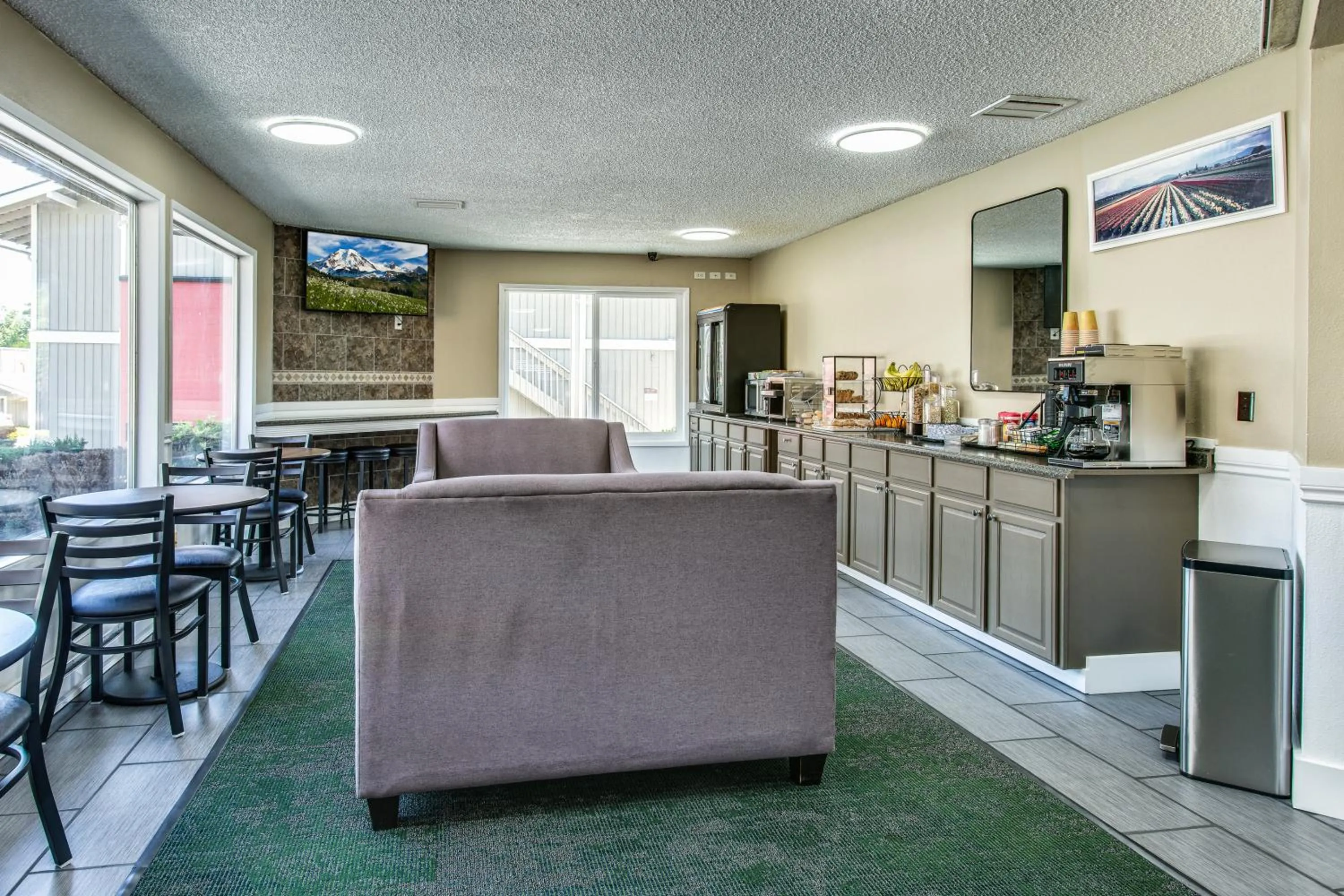 Breakfast in Coachman Inn