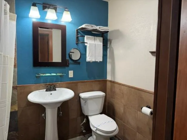 Bathroom in Avalon Lodge South Lake Tahoe