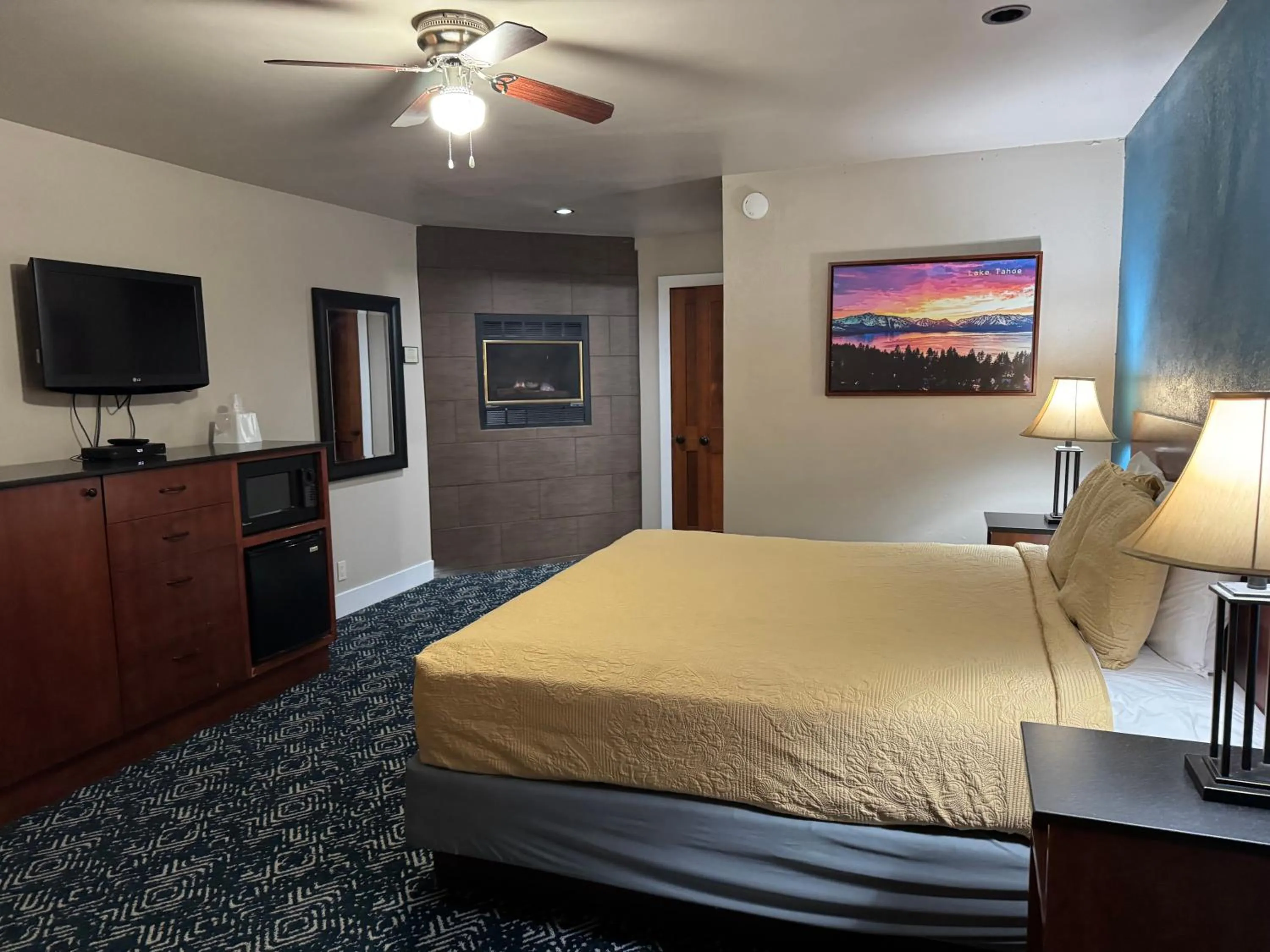 TV and multimedia in Avalon Lodge South Lake Tahoe