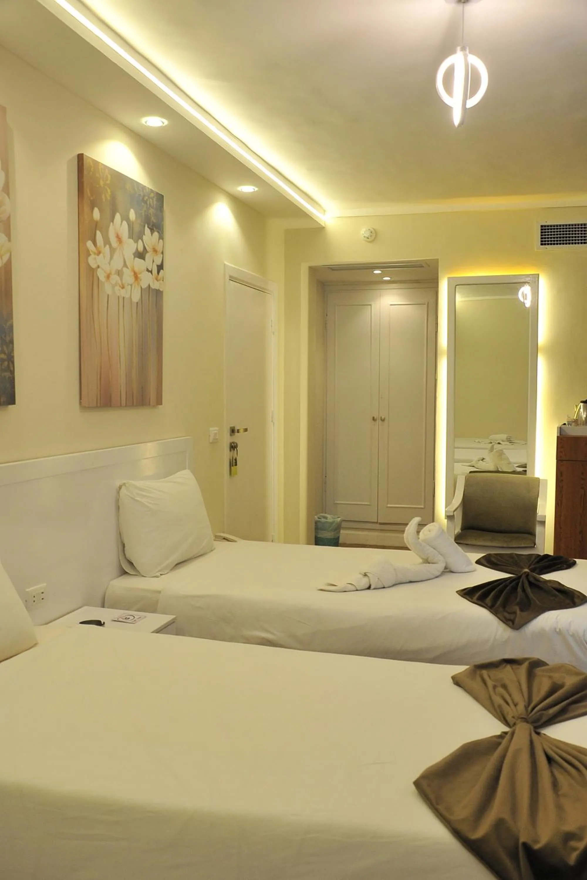 Bedroom, Bed in Salma Hotel Cairo