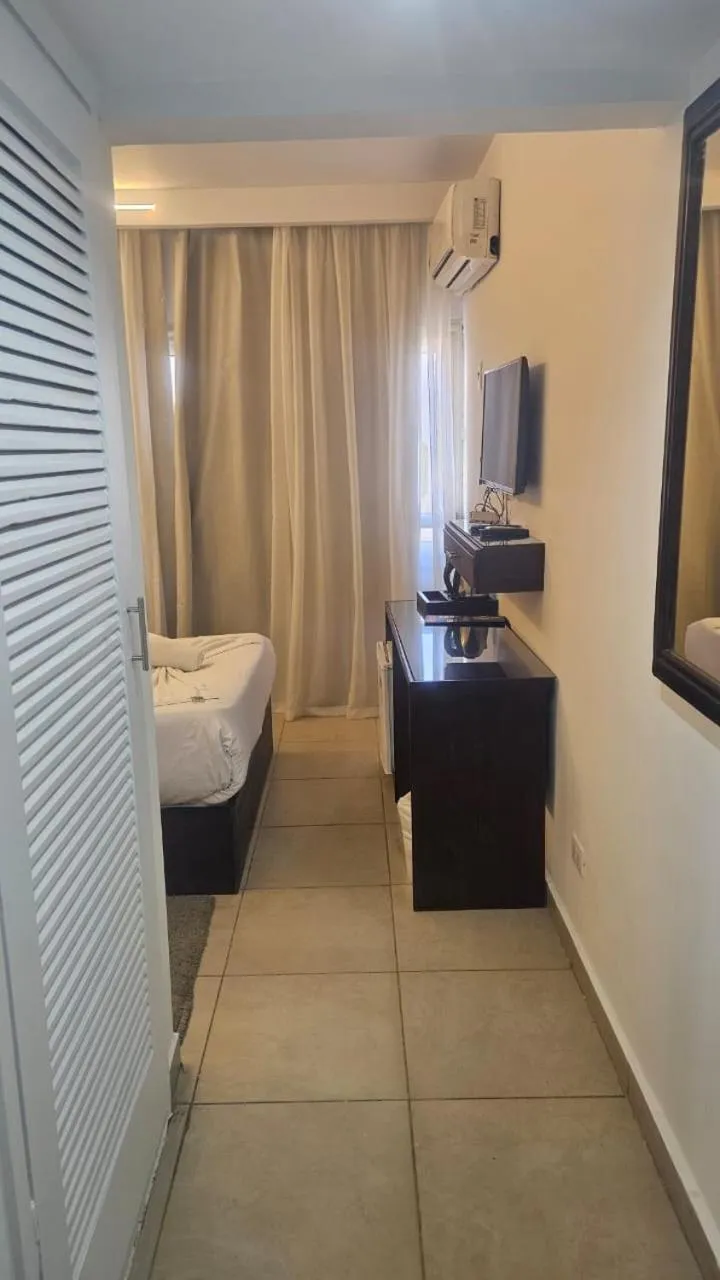 Photo of the whole room, Bed in Salma Hotel Cairo