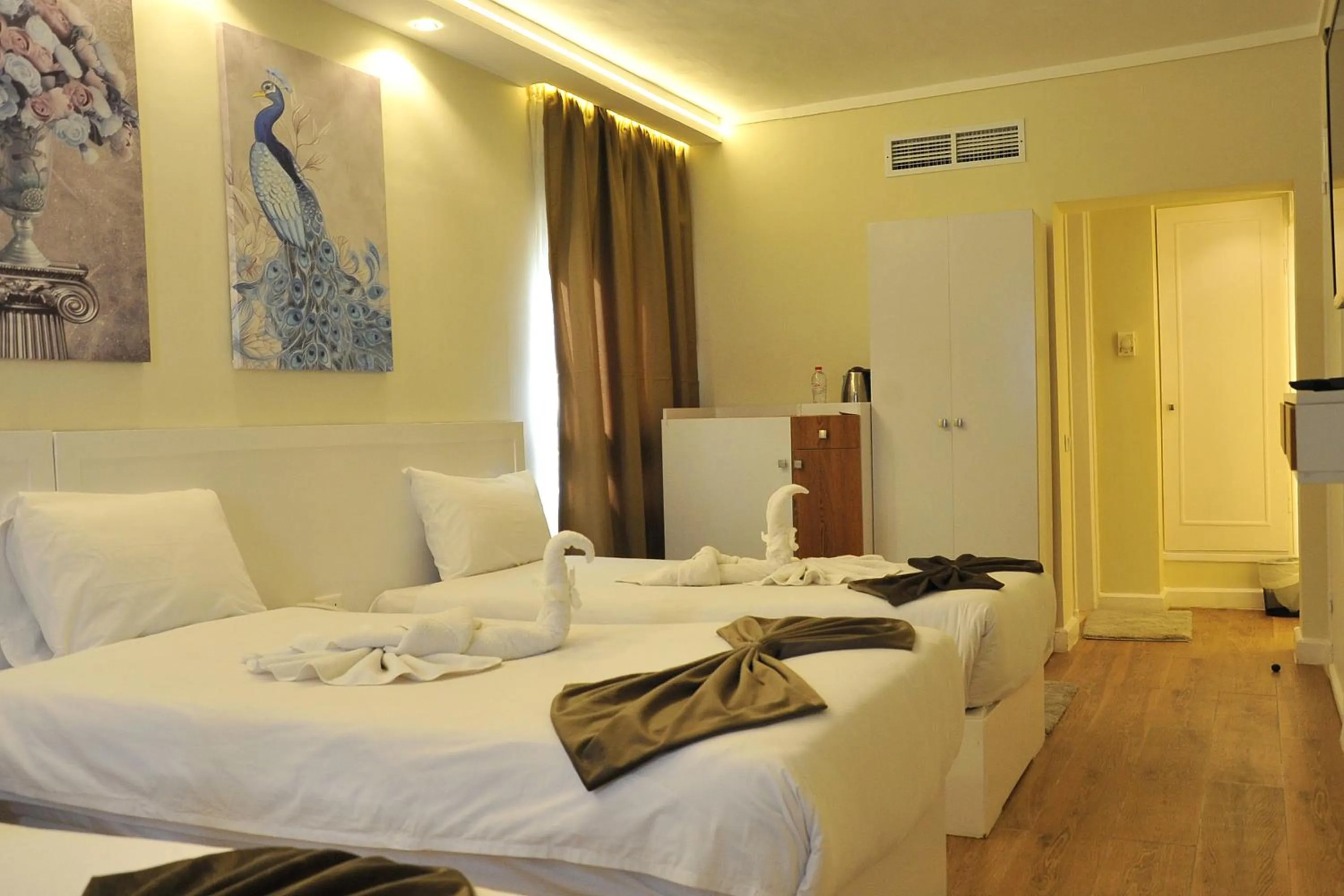 Bedroom, Bed in Salma Hotel Cairo