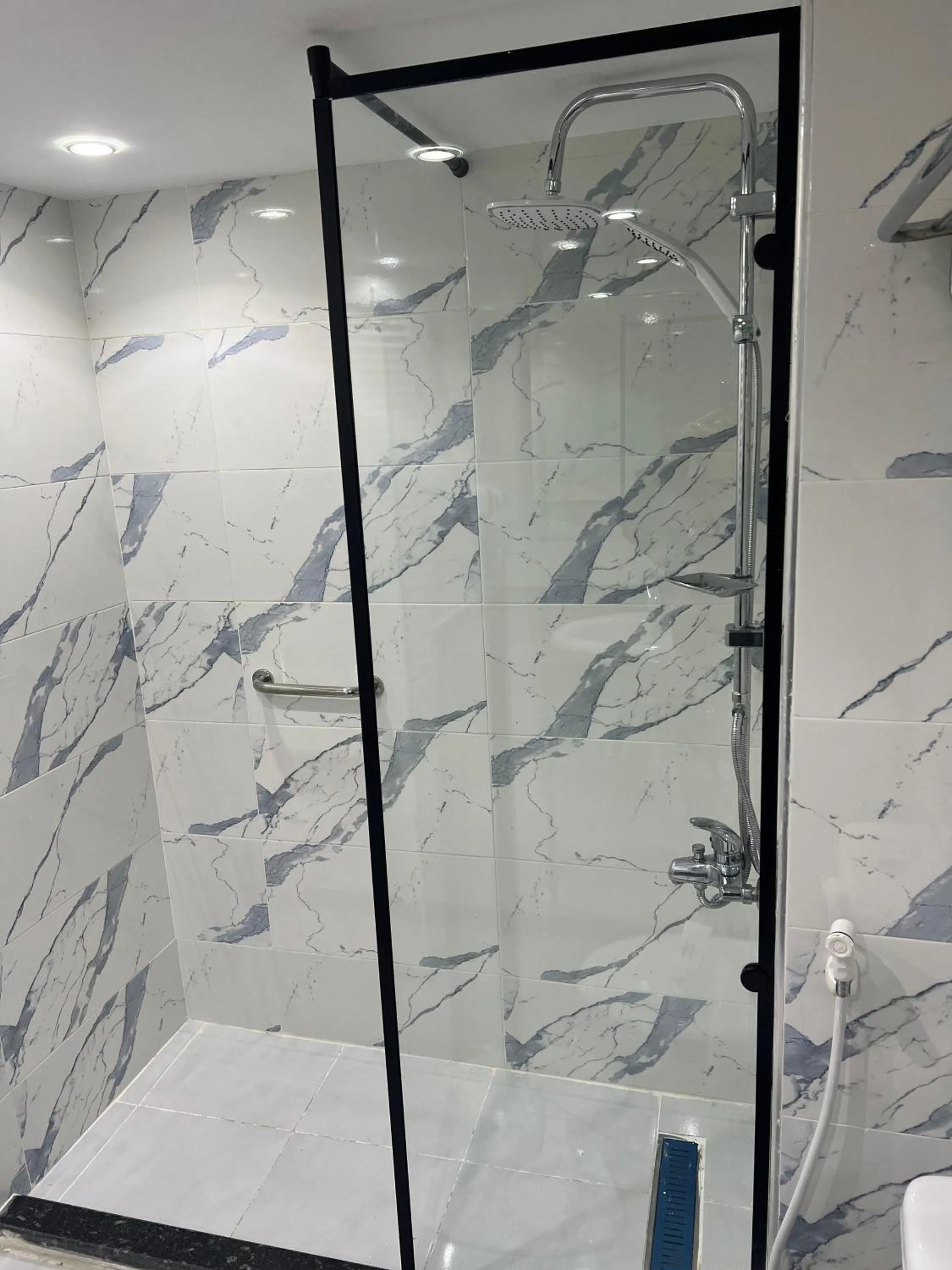 Shower in Salma Hotel Cairo