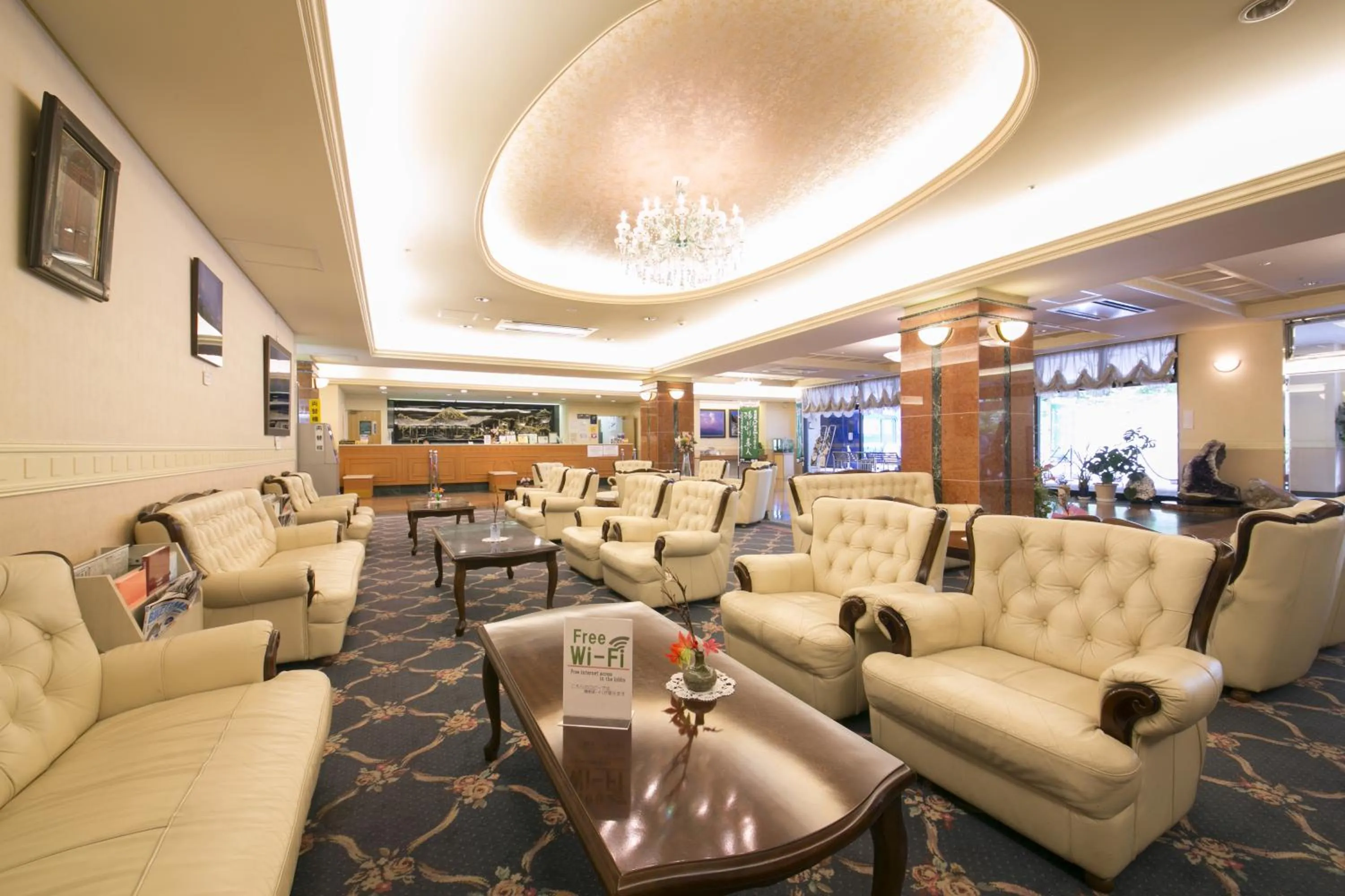 Communal lounge/ TV room in Okuhida Garden Hotel Yakedake