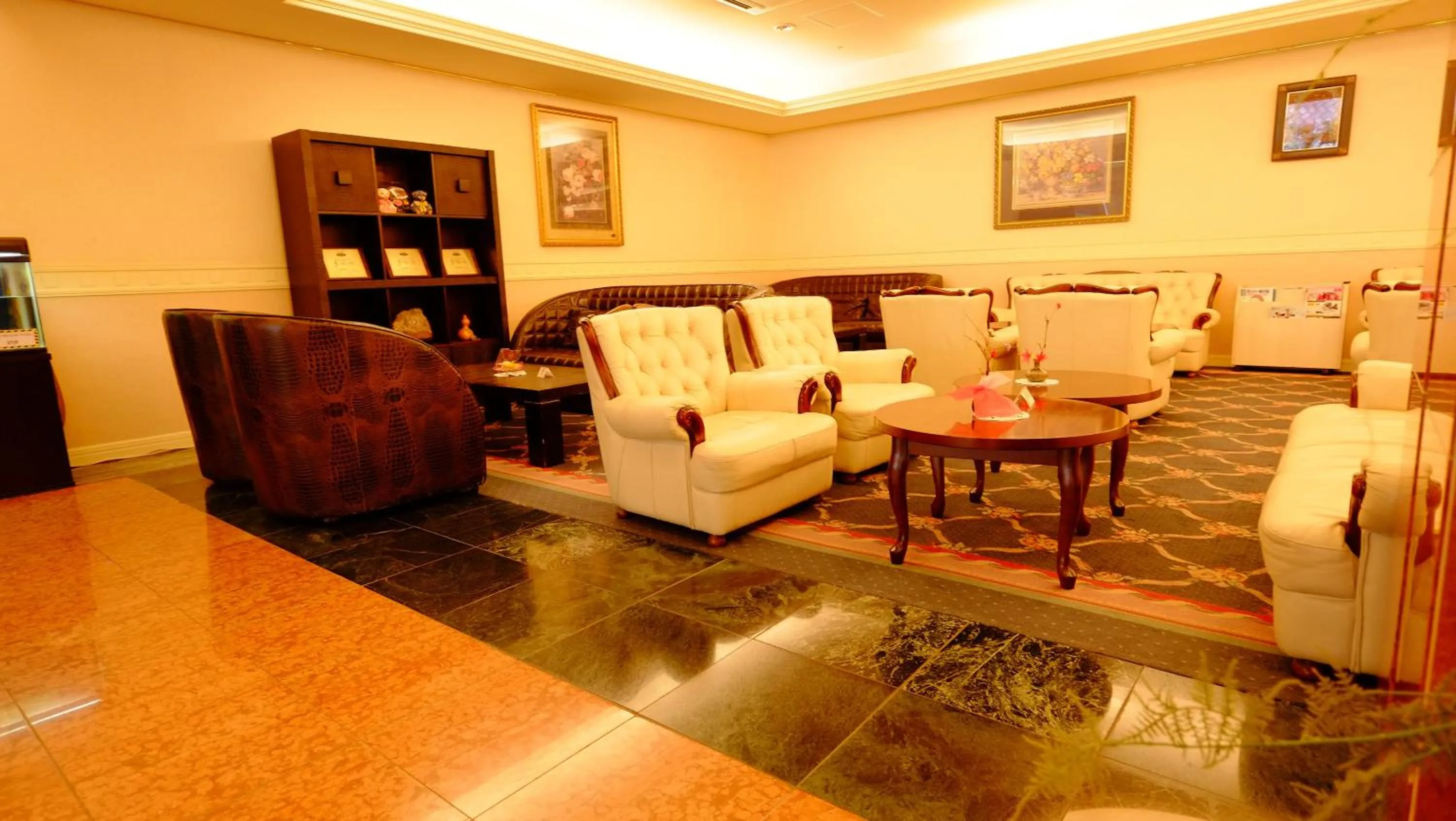 Communal lounge/ TV room in Okuhida Garden Hotel Yakedake