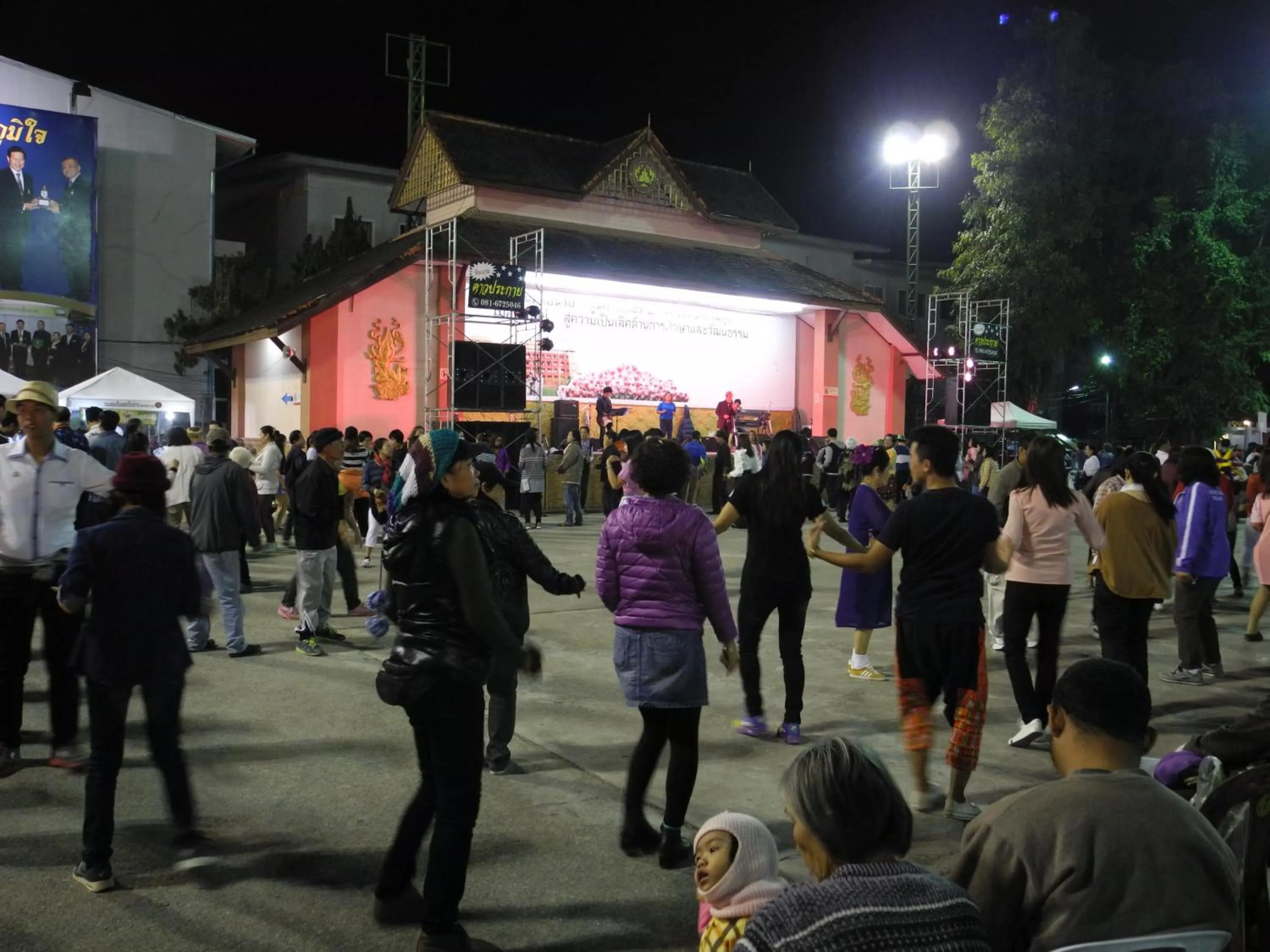 Evening entertainment in Bann Tawan Hostel Chiang Rai