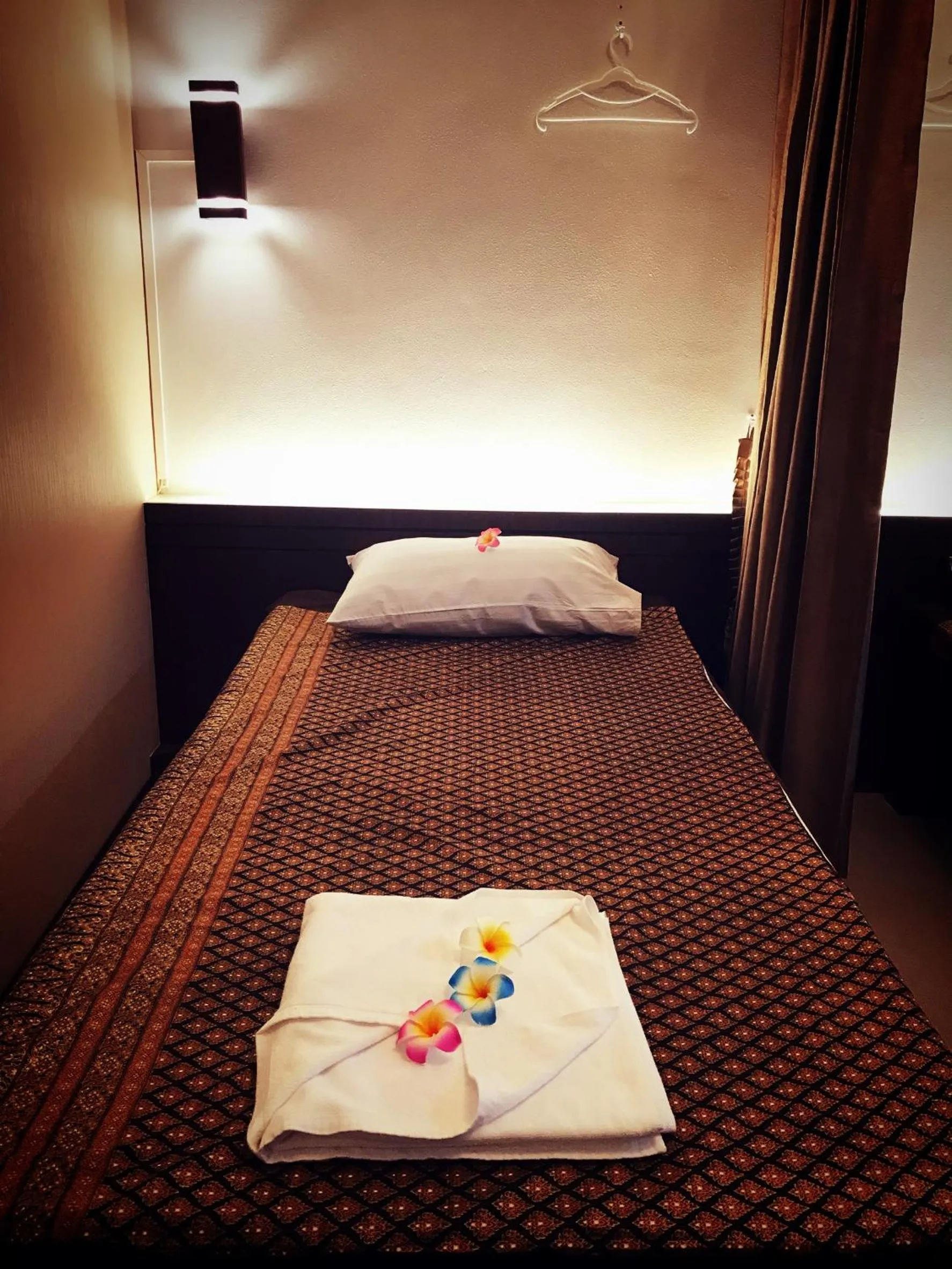Massage, Bed in Bann Tawan Hostel Chiang Rai