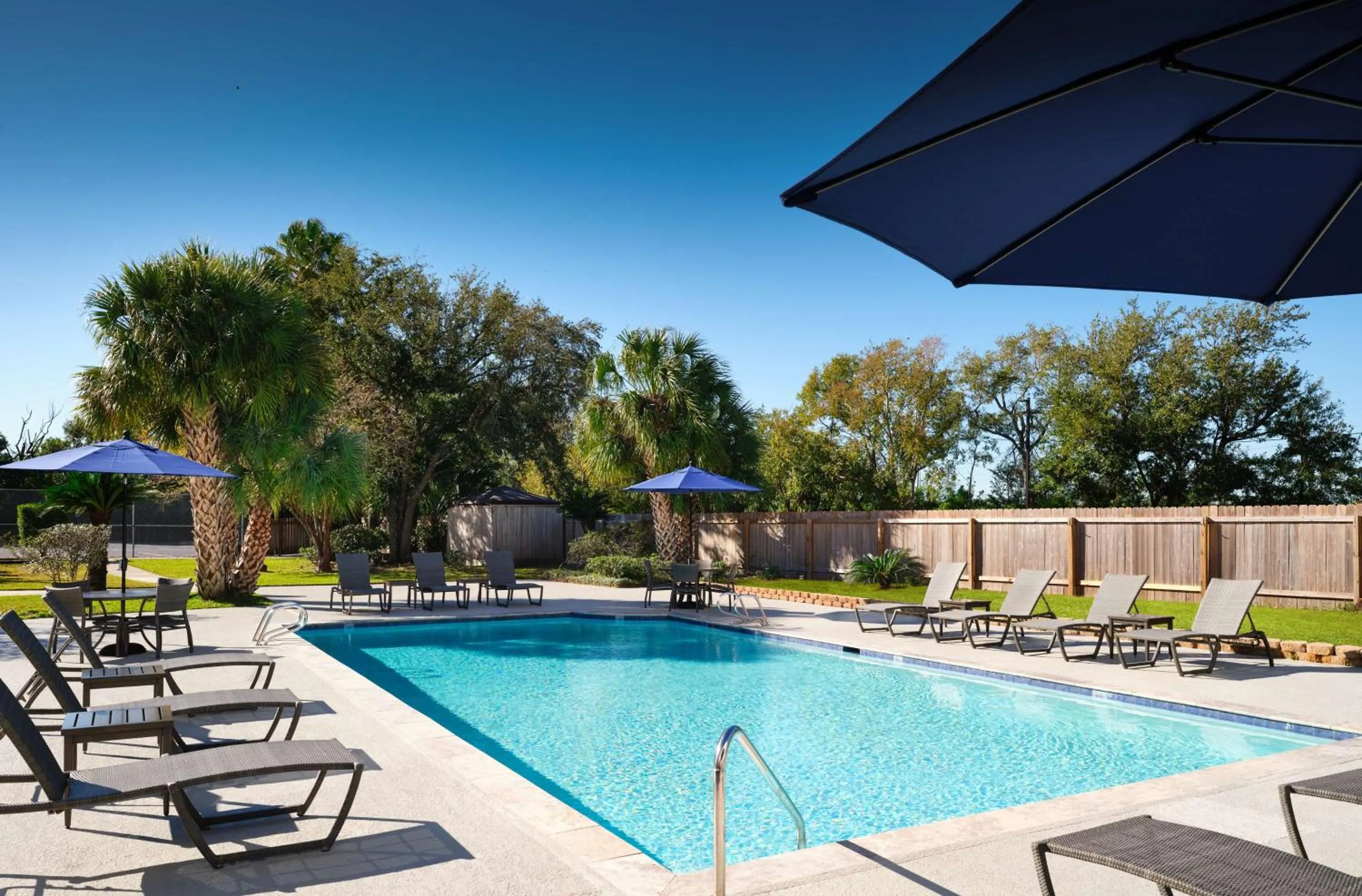 Pool view in Hilton New Orleans Airport