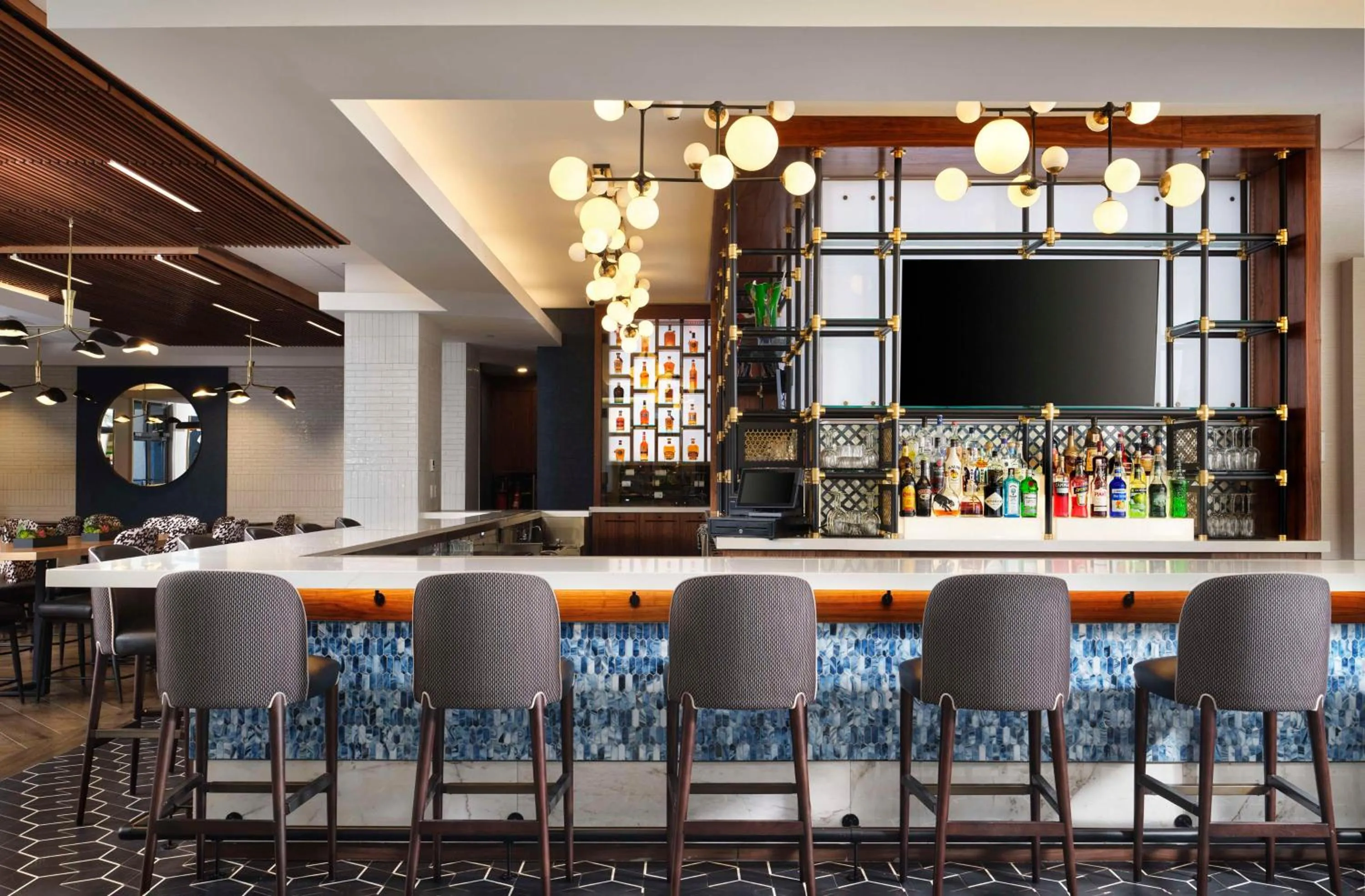 Lounge or bar in Hilton New Orleans Airport