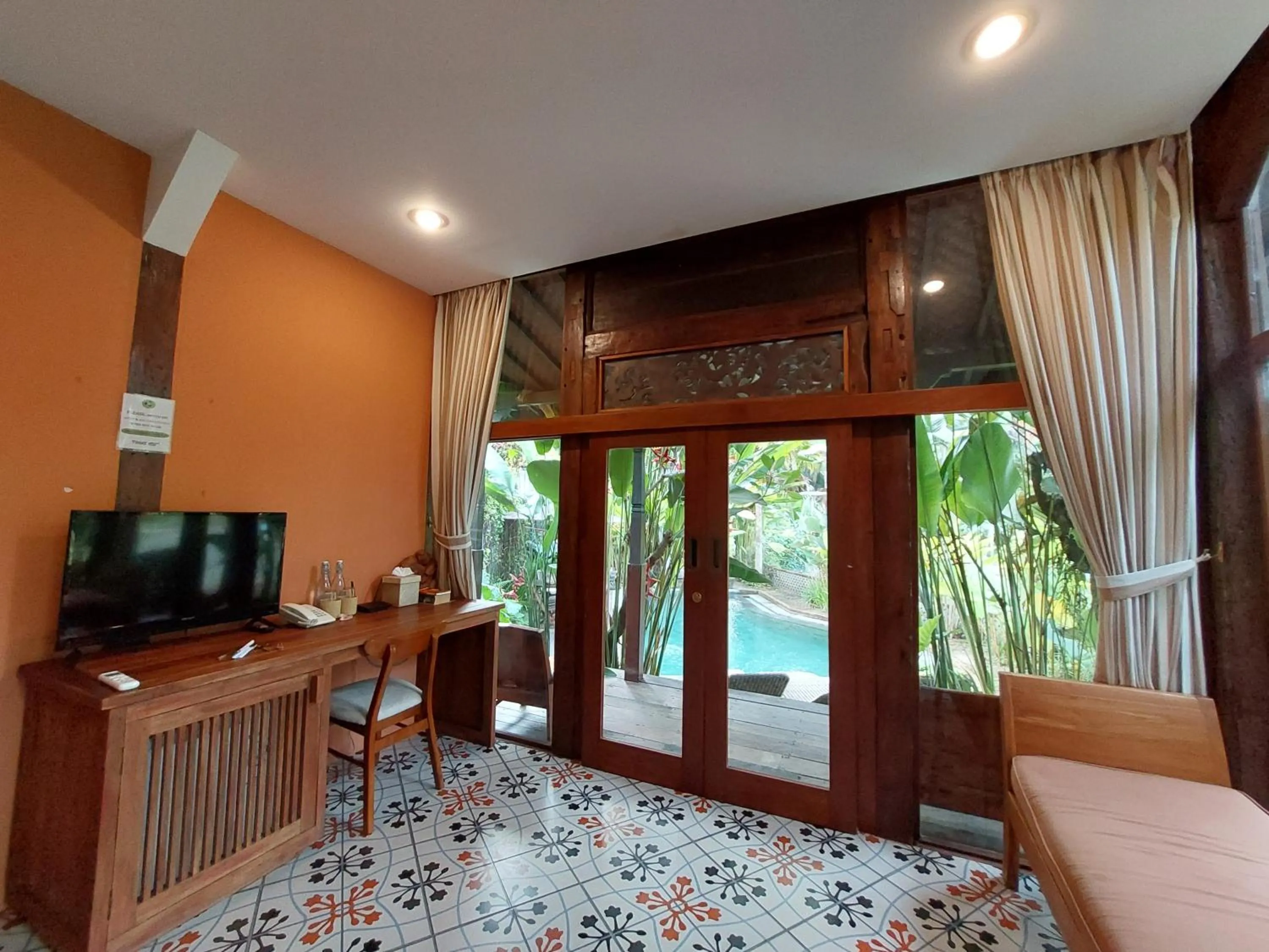 TV and multimedia in Gusde Tranquil Villas by EPS