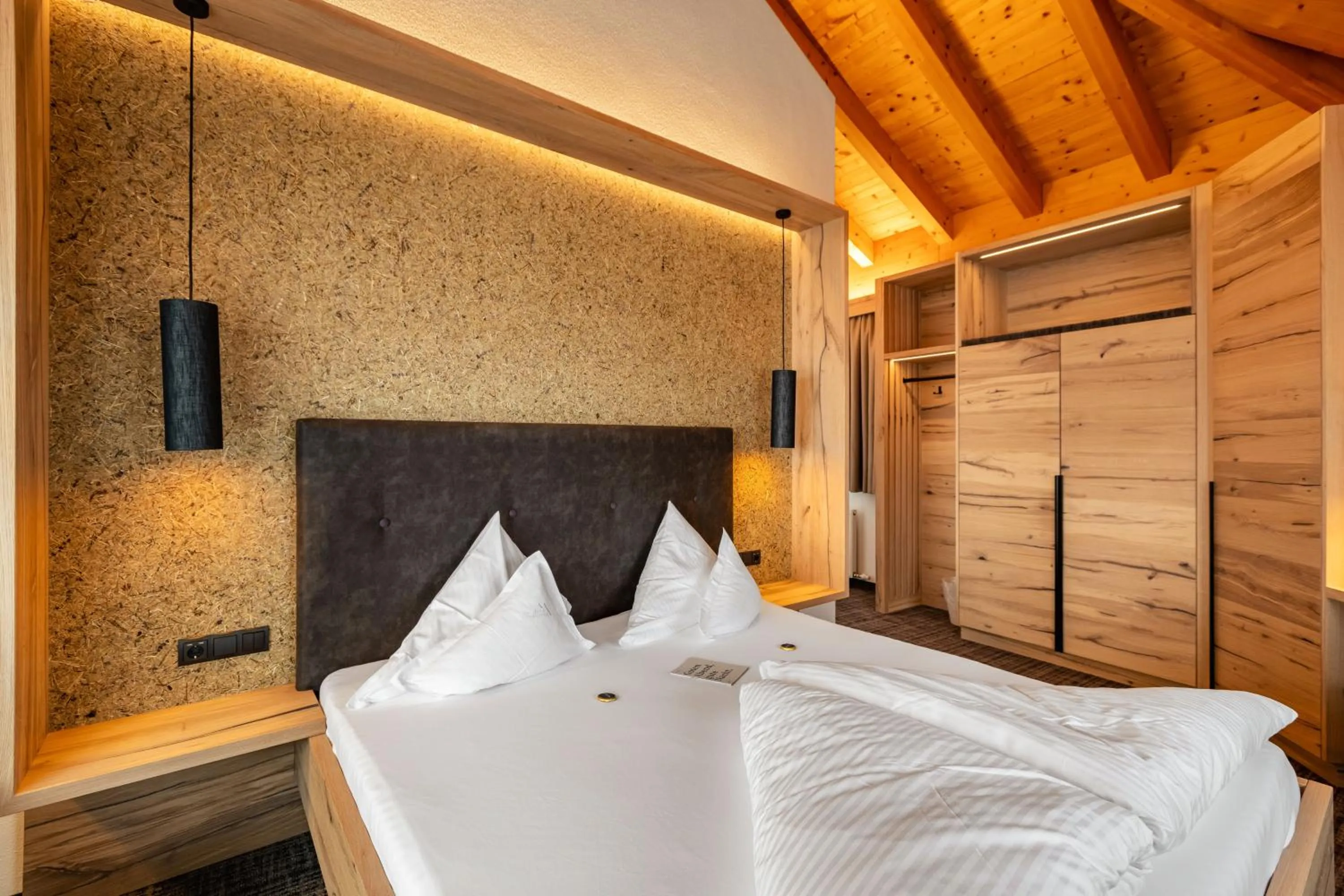 Photo of the whole room, Bed in Kräuterhotel Hochzillertal