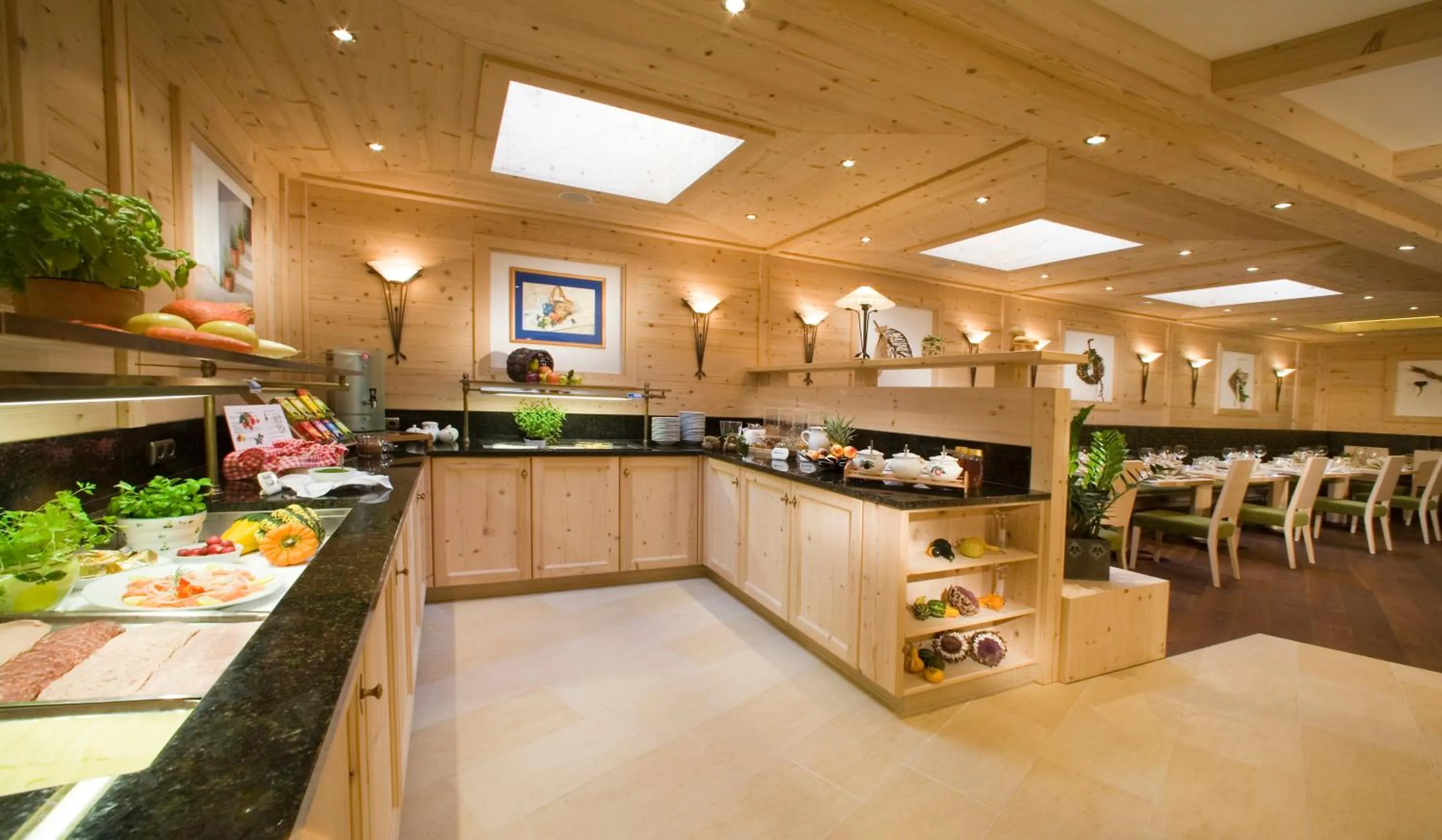 Restaurant/places to eat in Kräuterhotel Hochzillertal