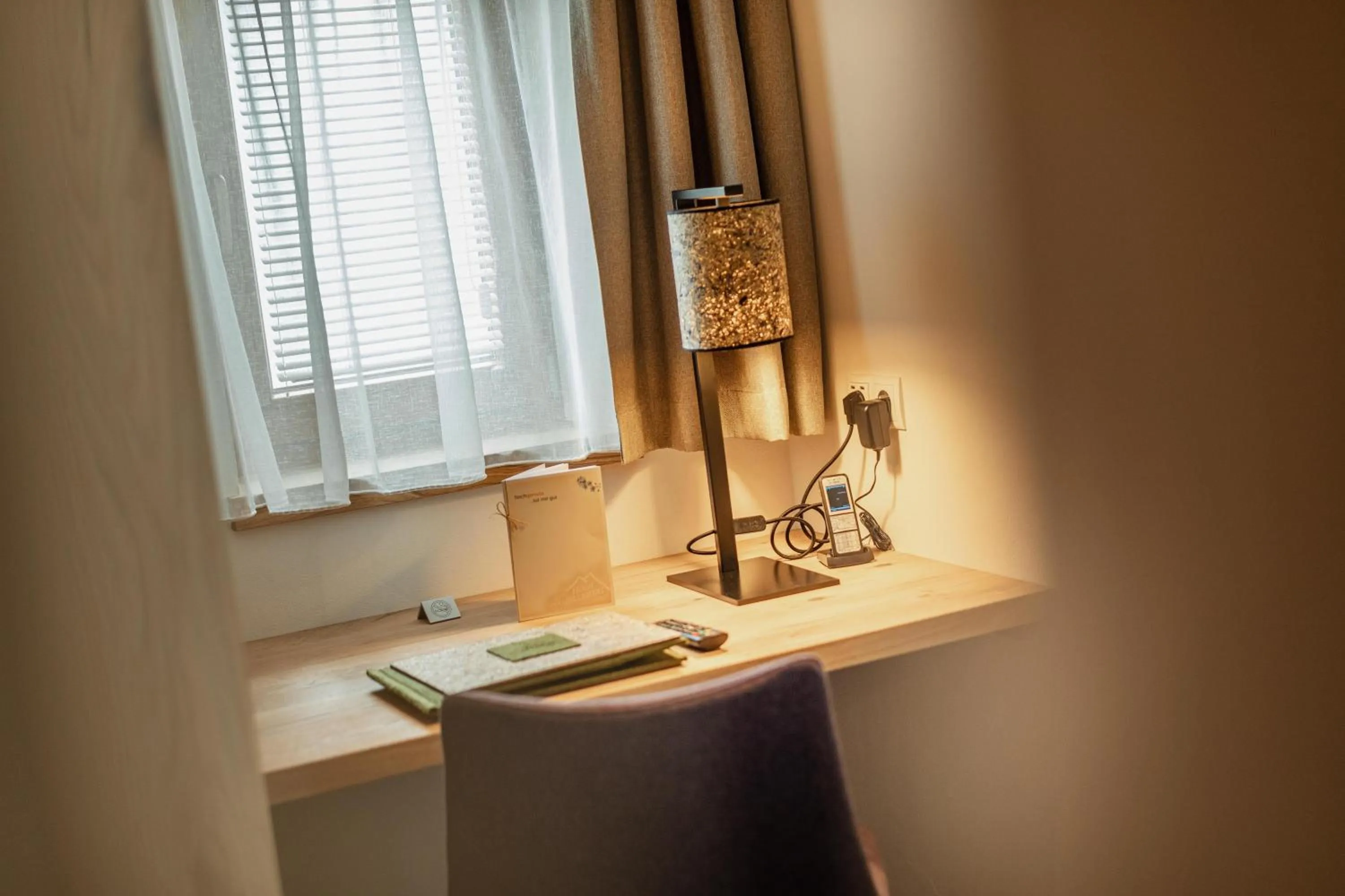 Text overlay in Kräuterhotel Hochzillertal