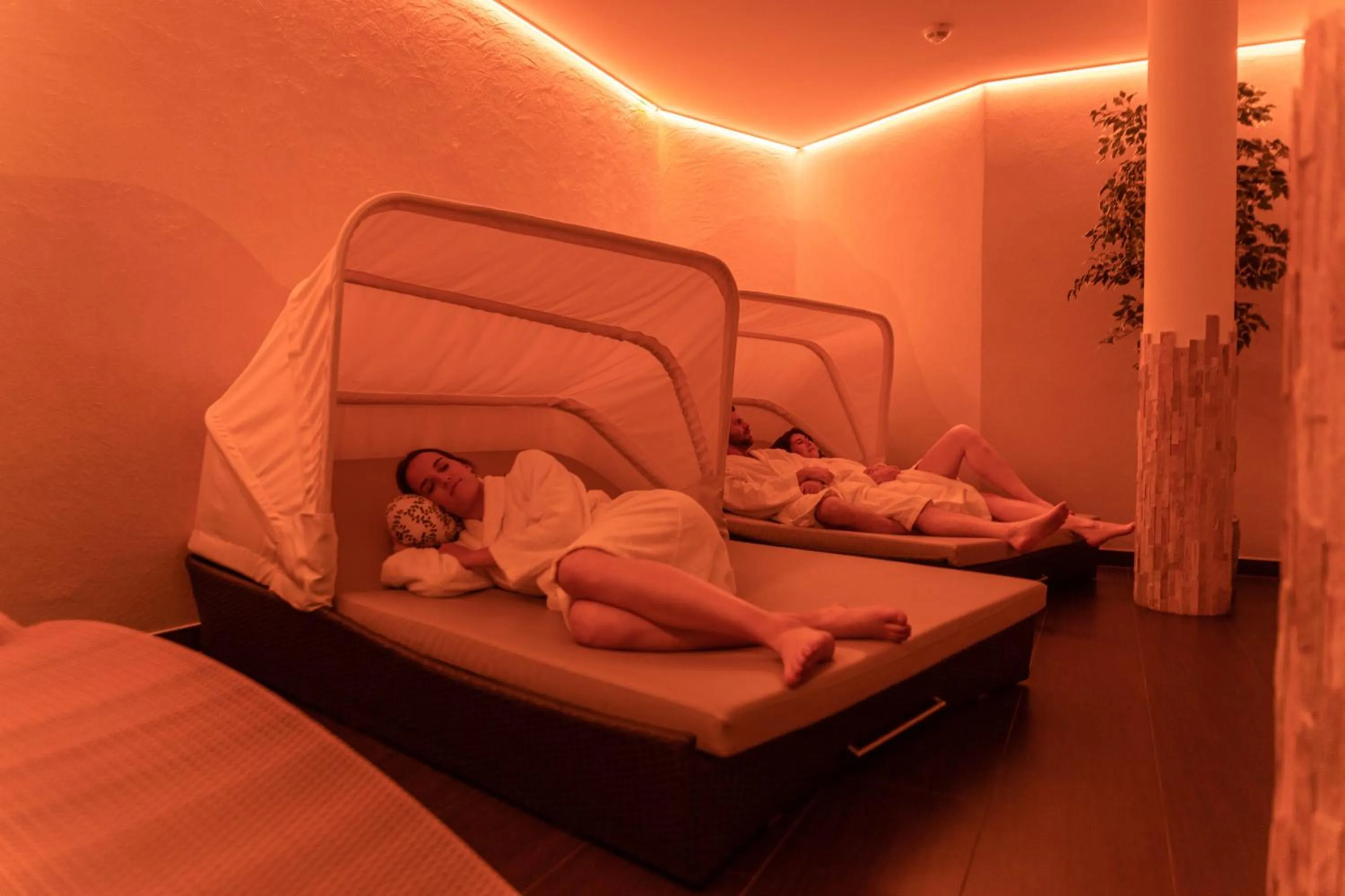 Sauna, Bed in Kräuterhotel Hochzillertal