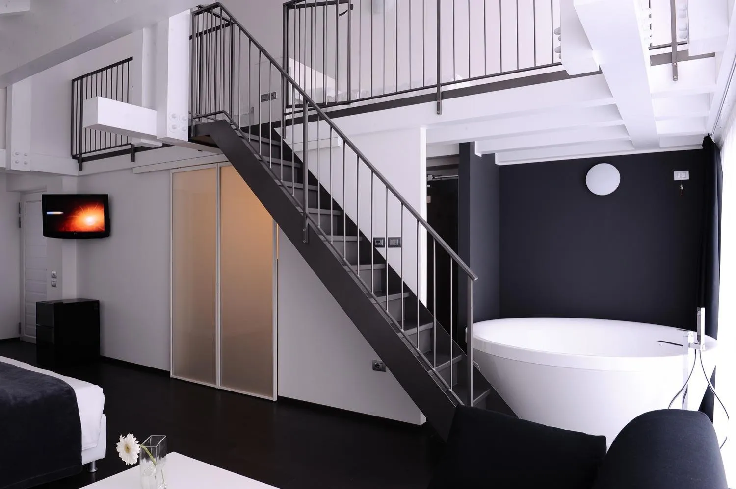 Photo of the whole room, Bed in Muu Village