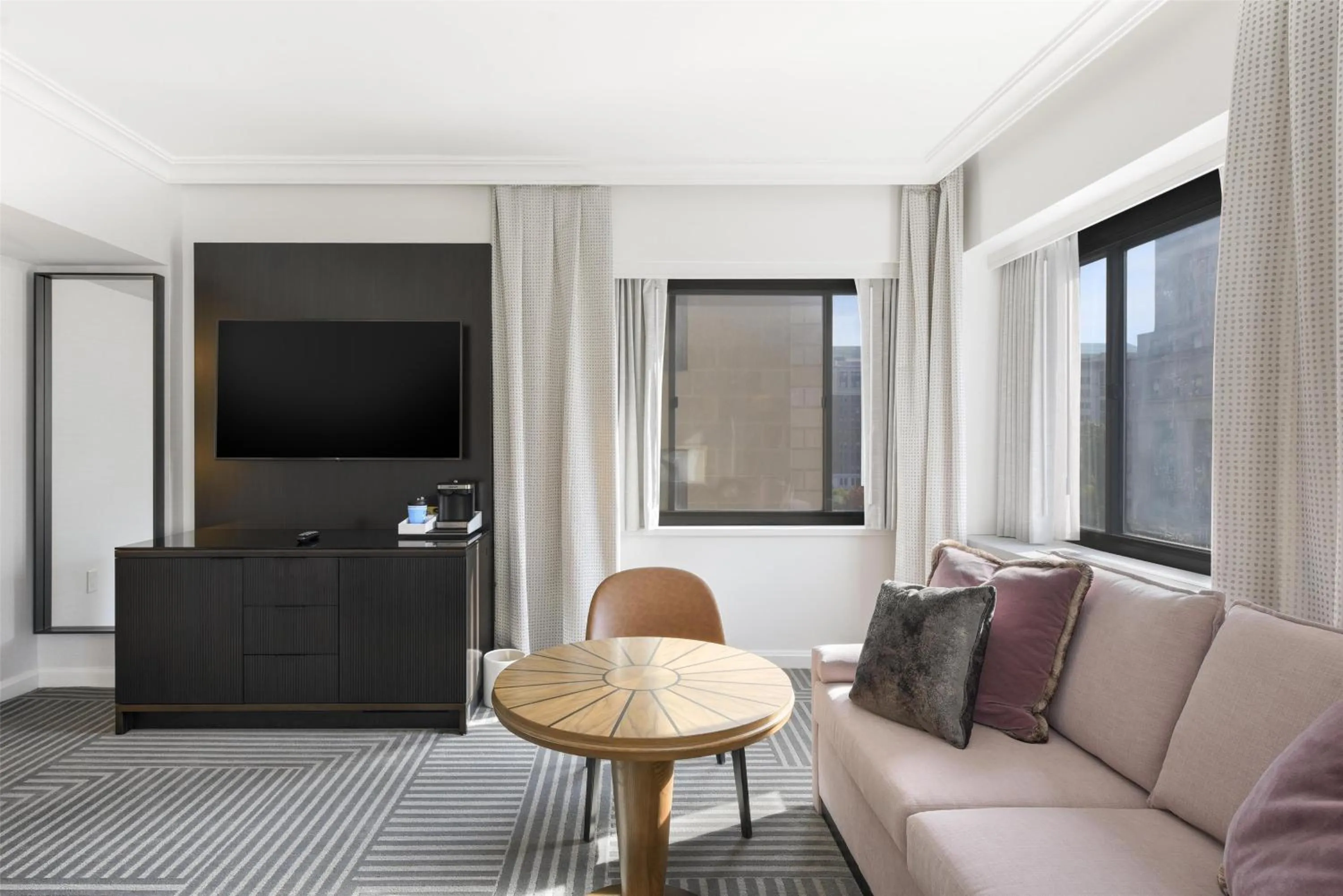 Living room in Capital Hilton