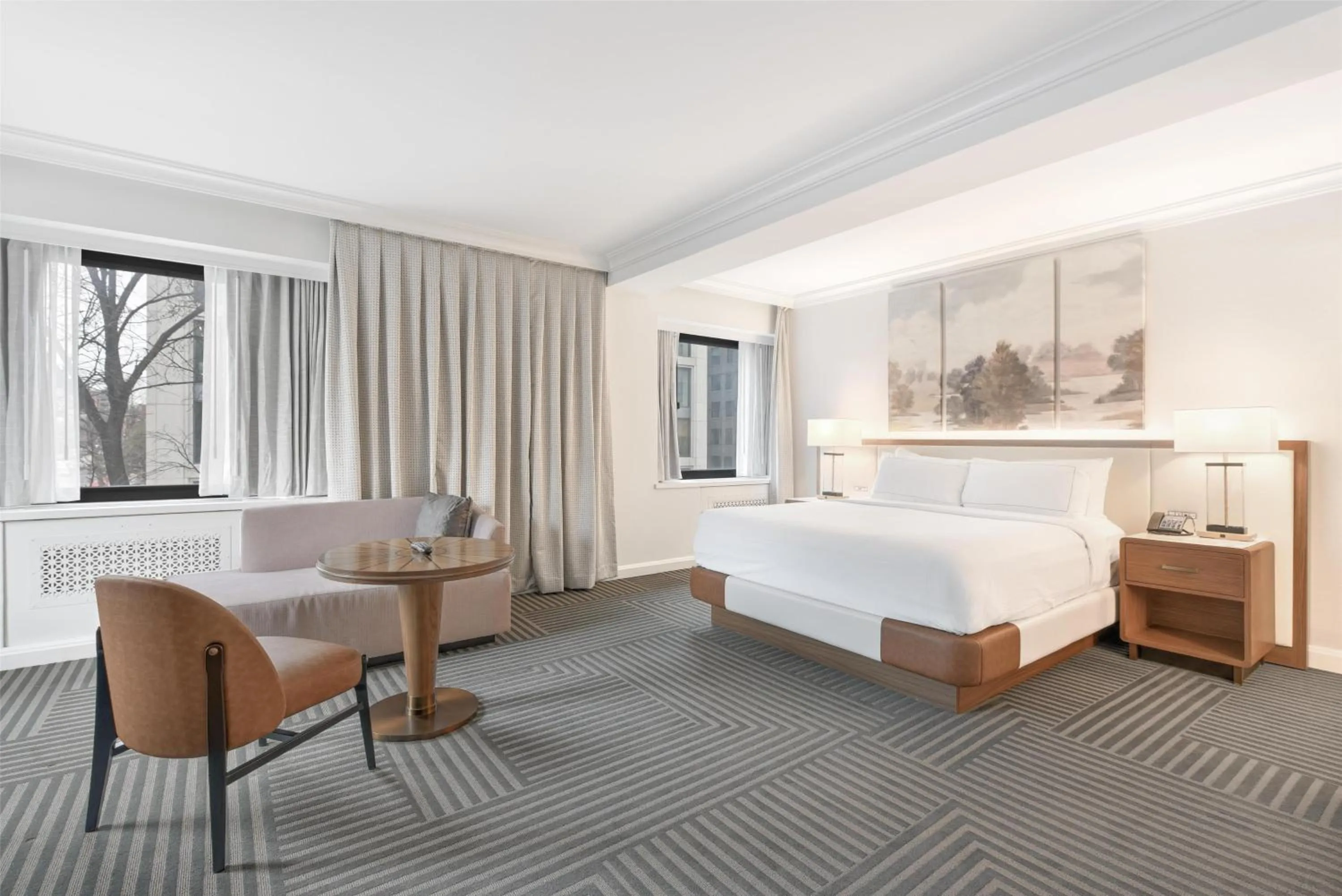 Living room, Bed in Capital Hilton