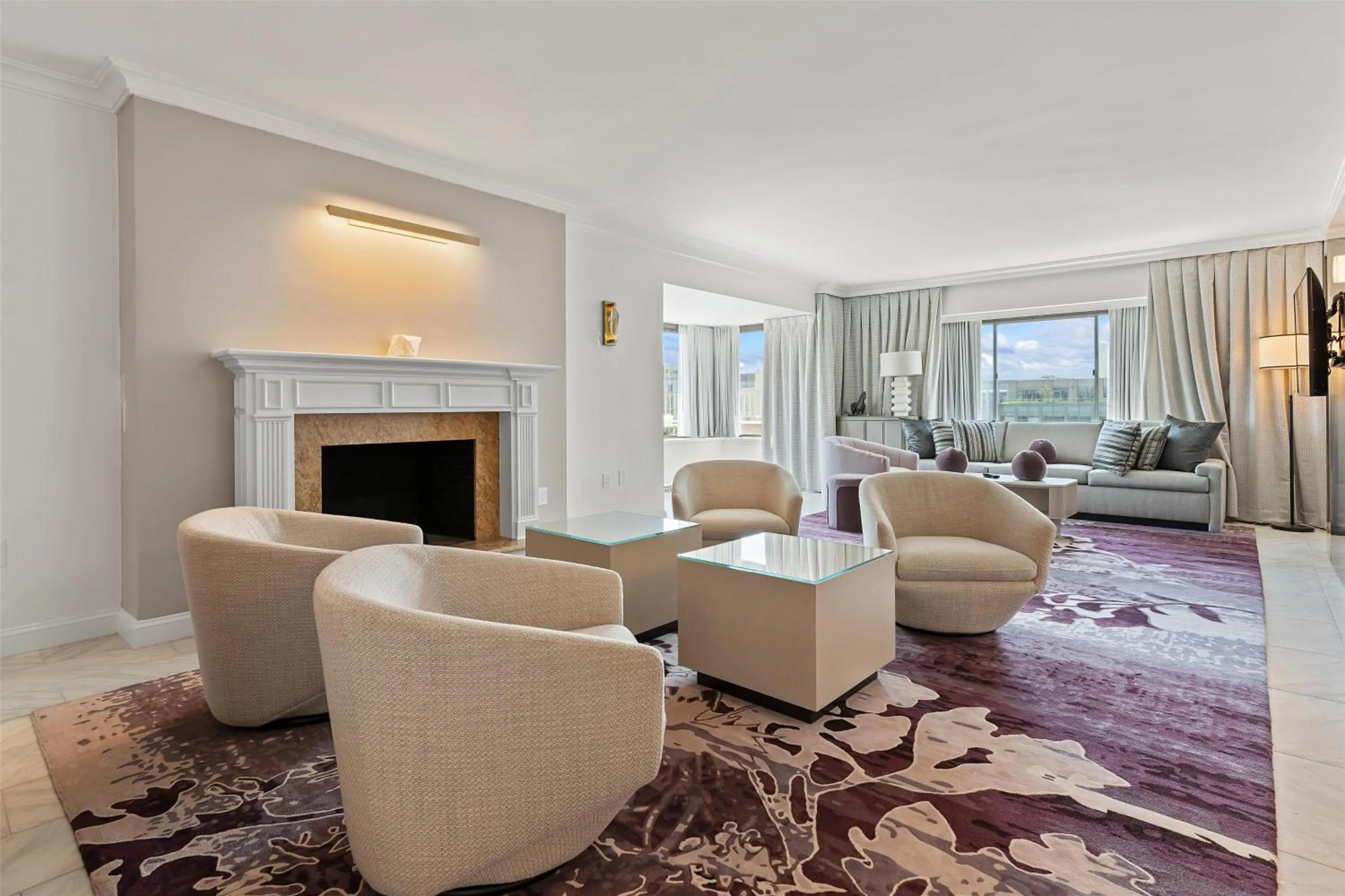 Living room in Capital Hilton