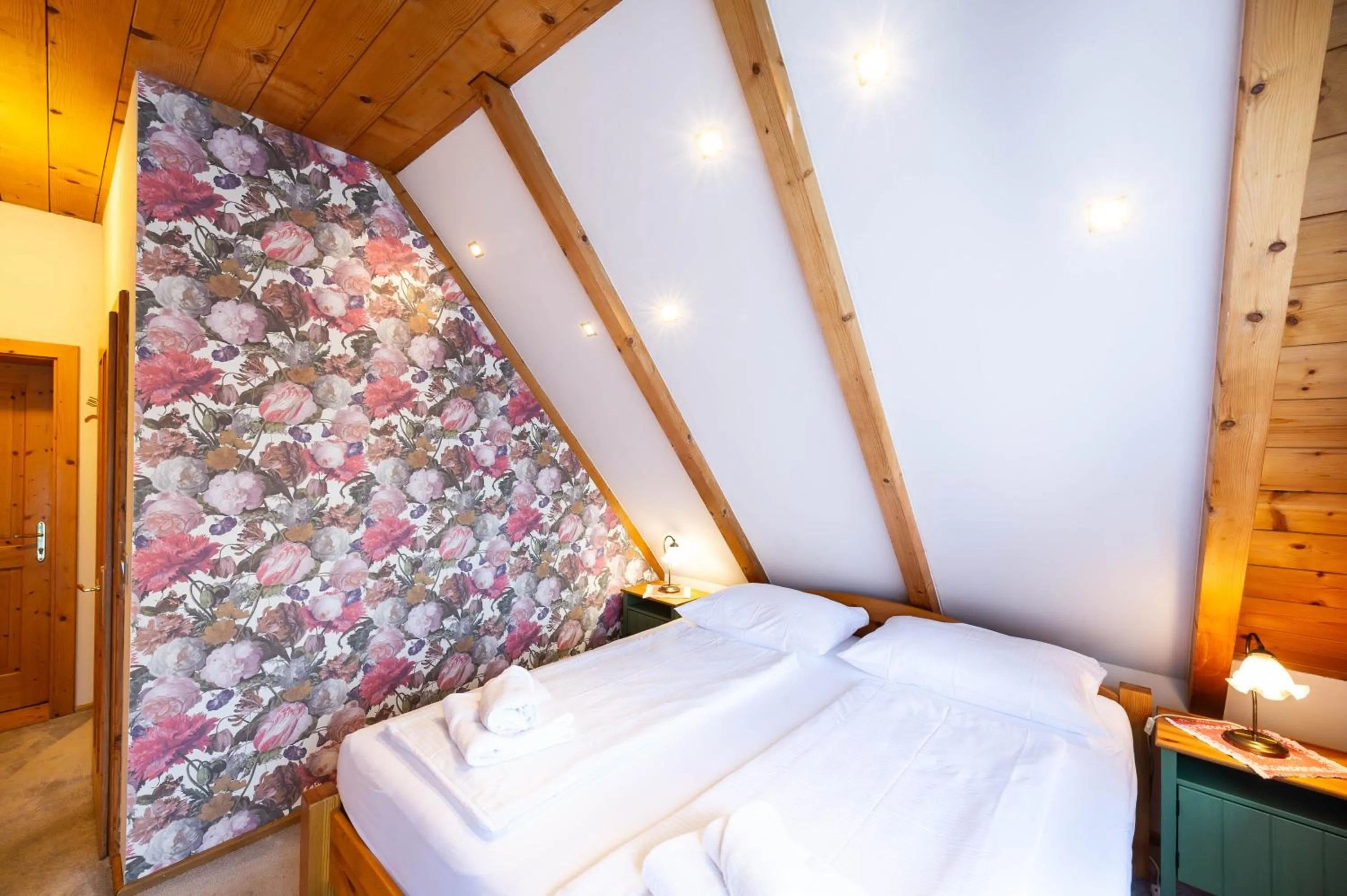 Photo of the whole room, Bed in Stoffbauer GmbH