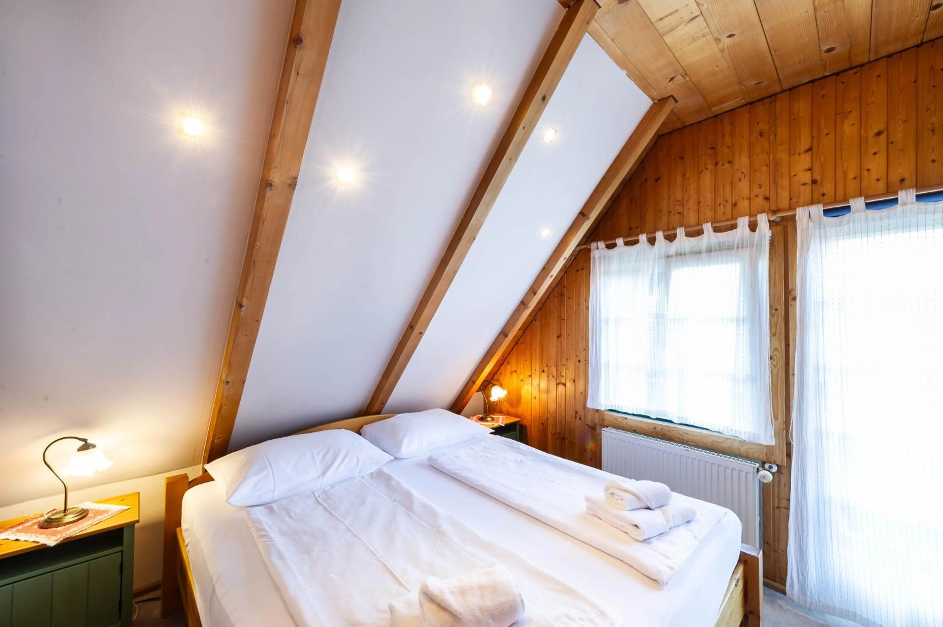 Photo of the whole room, Bed in Stoffbauer GmbH