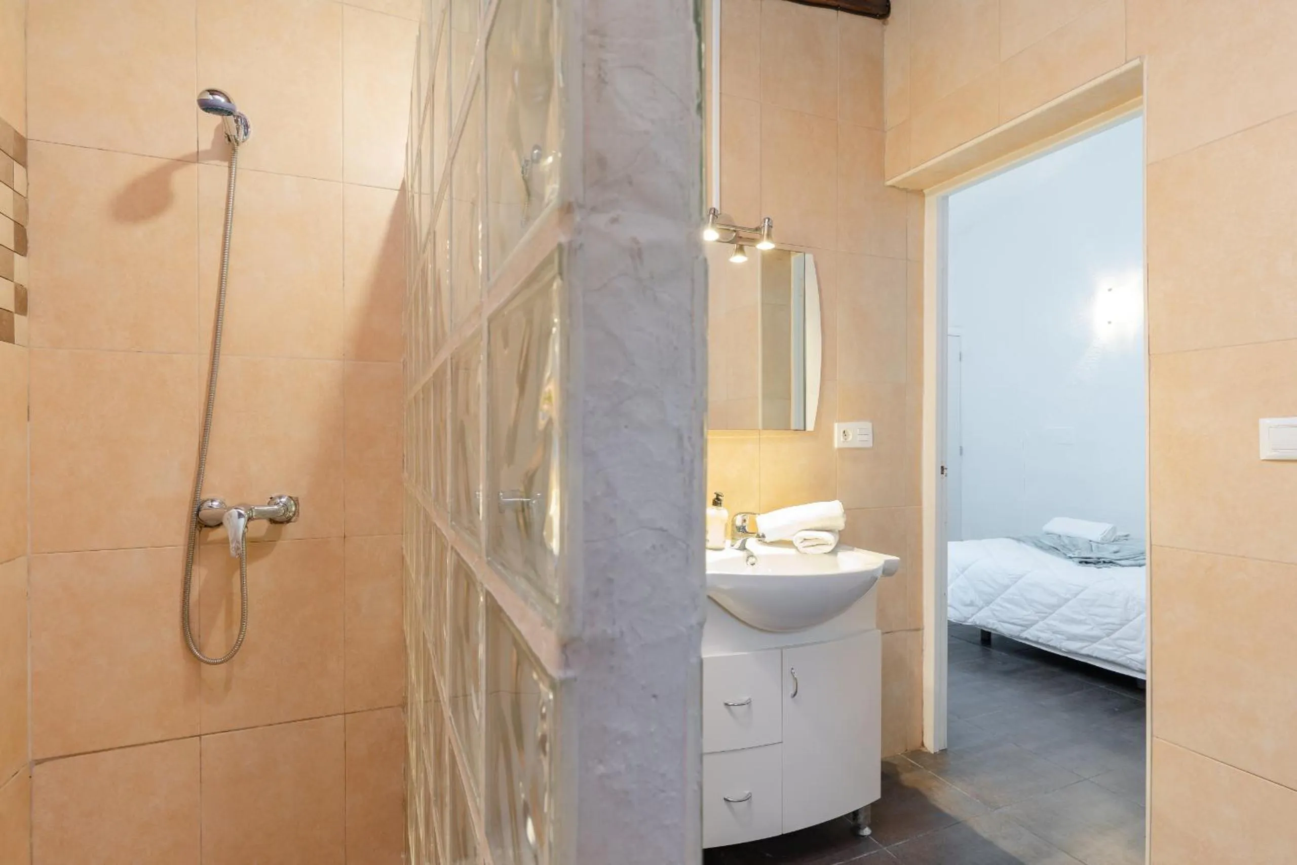 Bathroom, Bed in Fidalsa Relax Pool & BBQ