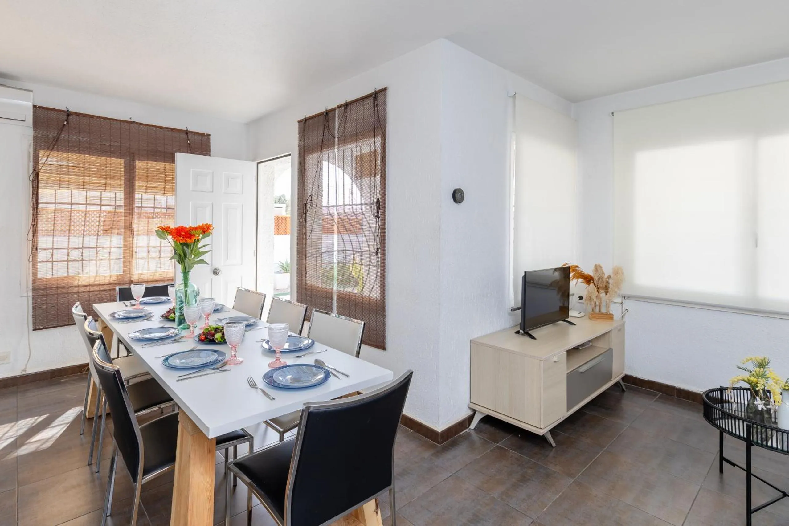 Dining area in Fidalsa Relax Pool & BBQ