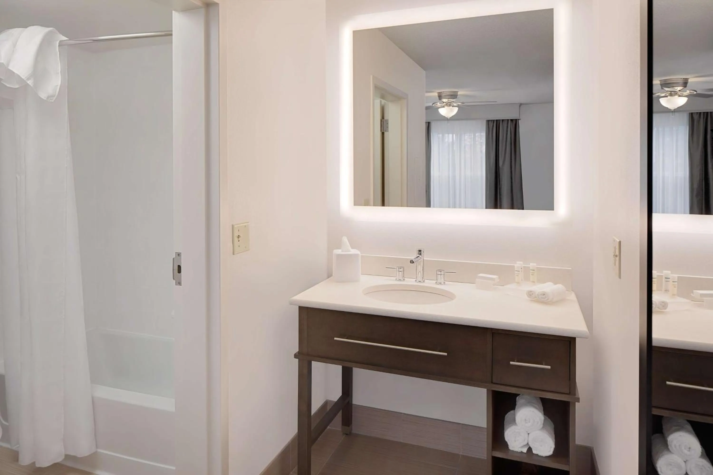 Bathroom in Homewood Suites by Hilton Orlando Maitland
