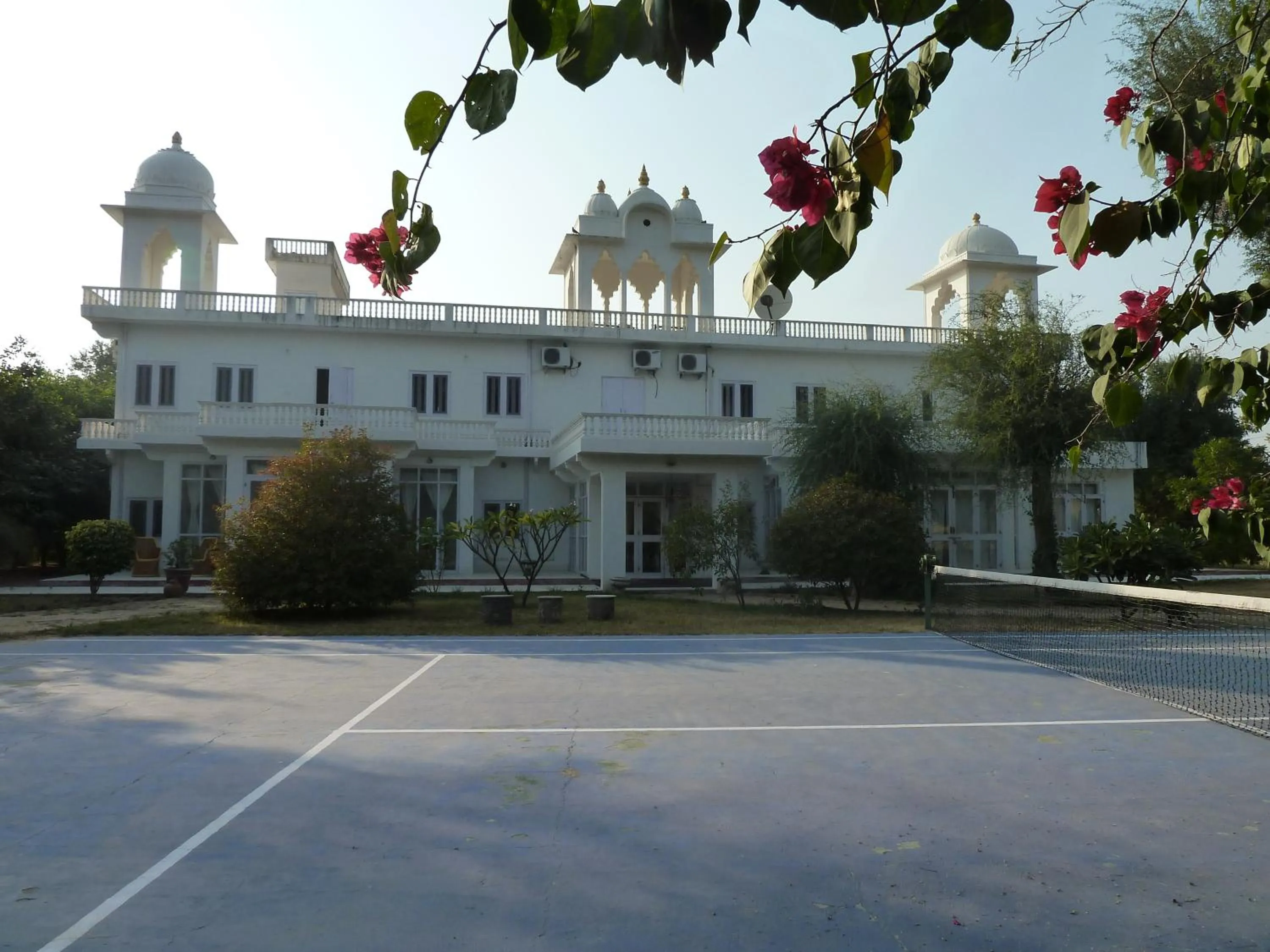 Facade/entrance in Savista Retreat