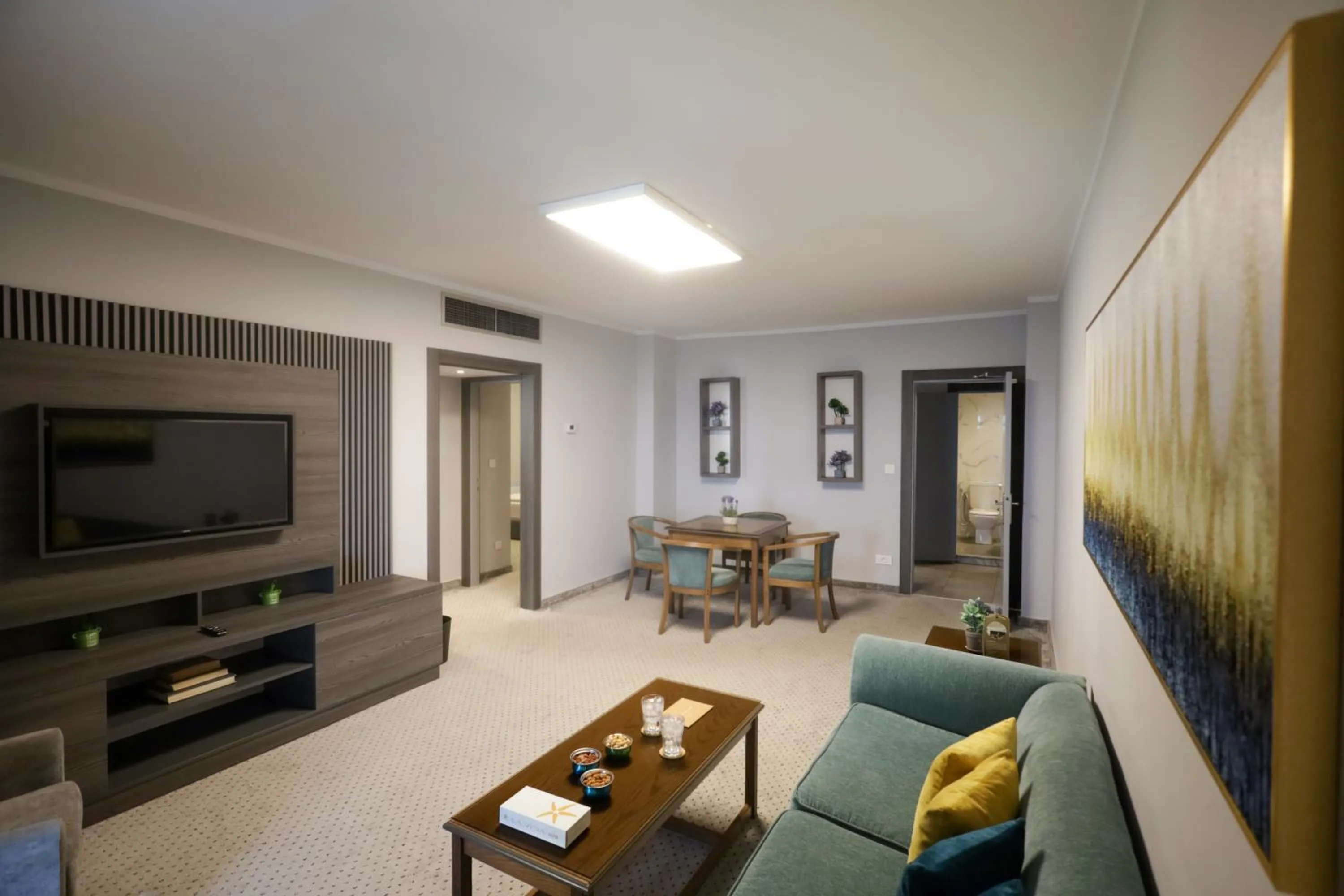 Communal lounge/ TV room in La Vida Suite