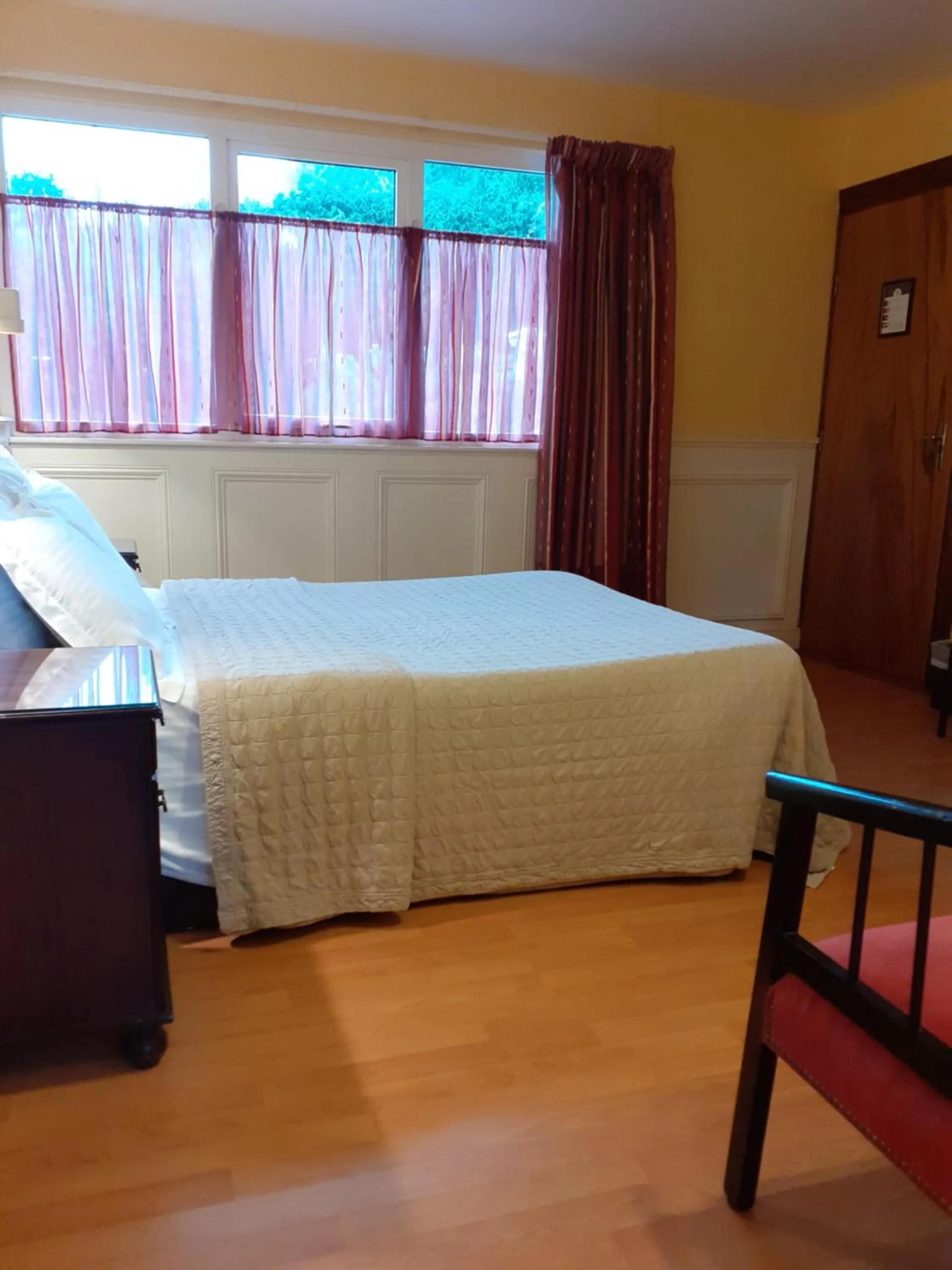 Photo of the whole room, Bed in Kilbree House B&B