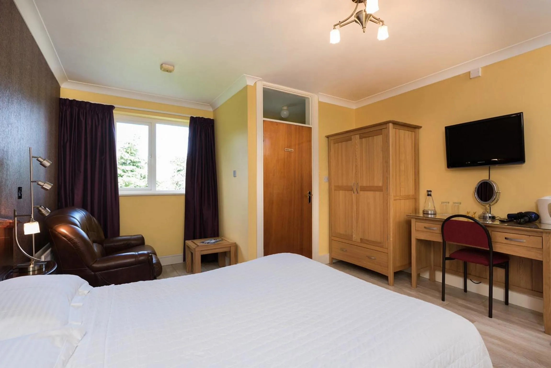 Photo of the whole room, Bed in Kilbree House B&B