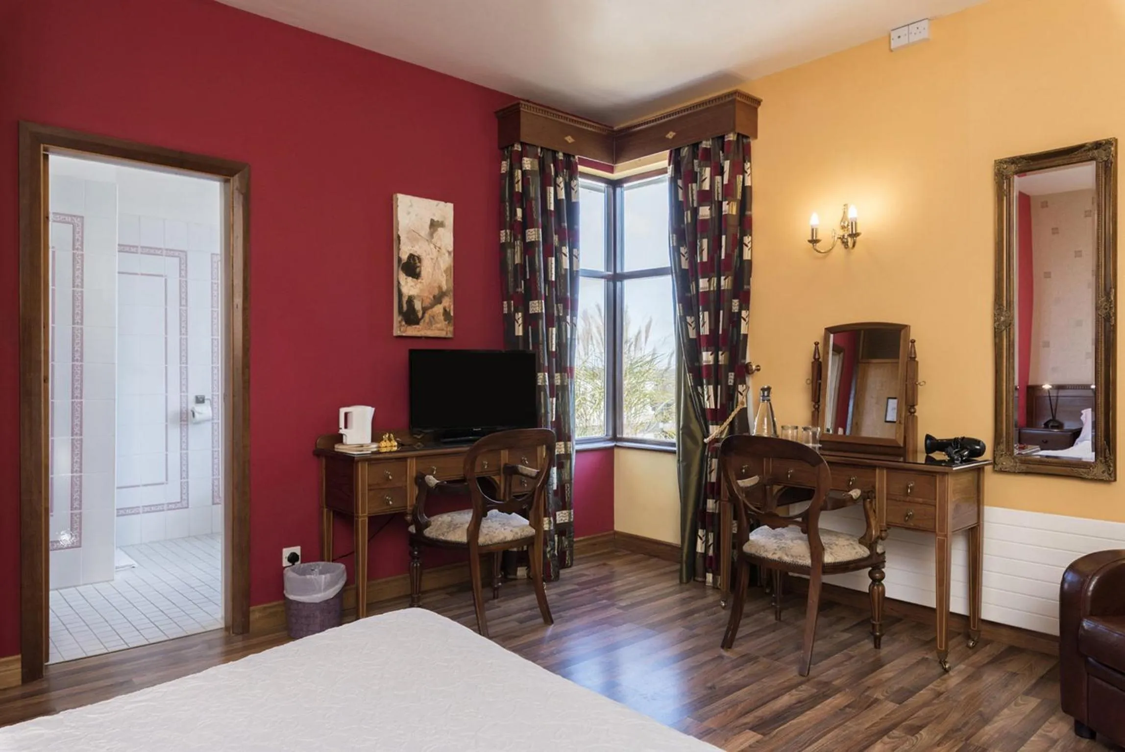 Photo of the whole room, Bed in Kilbree House B&B