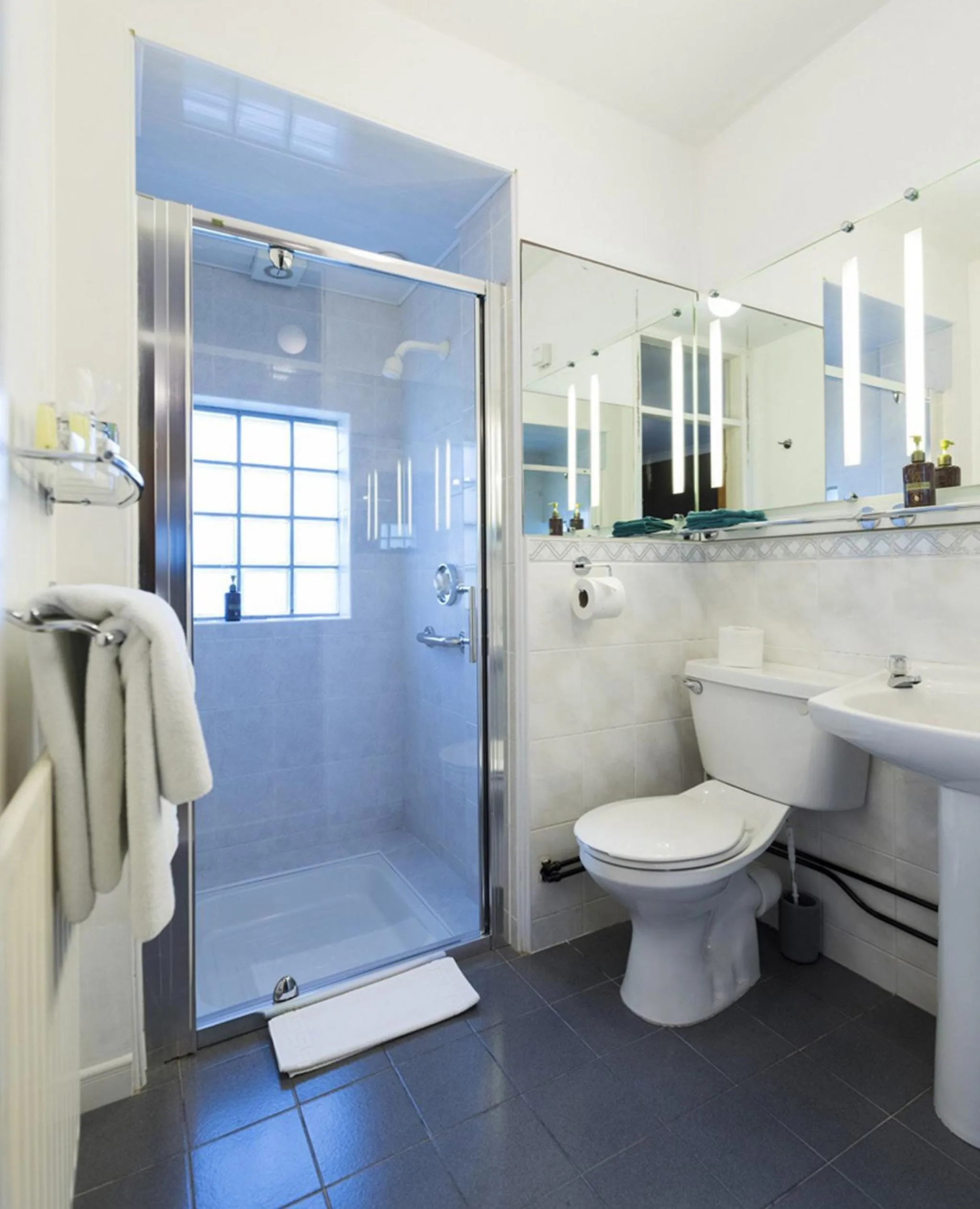 Bathroom in Kilbree House B&B