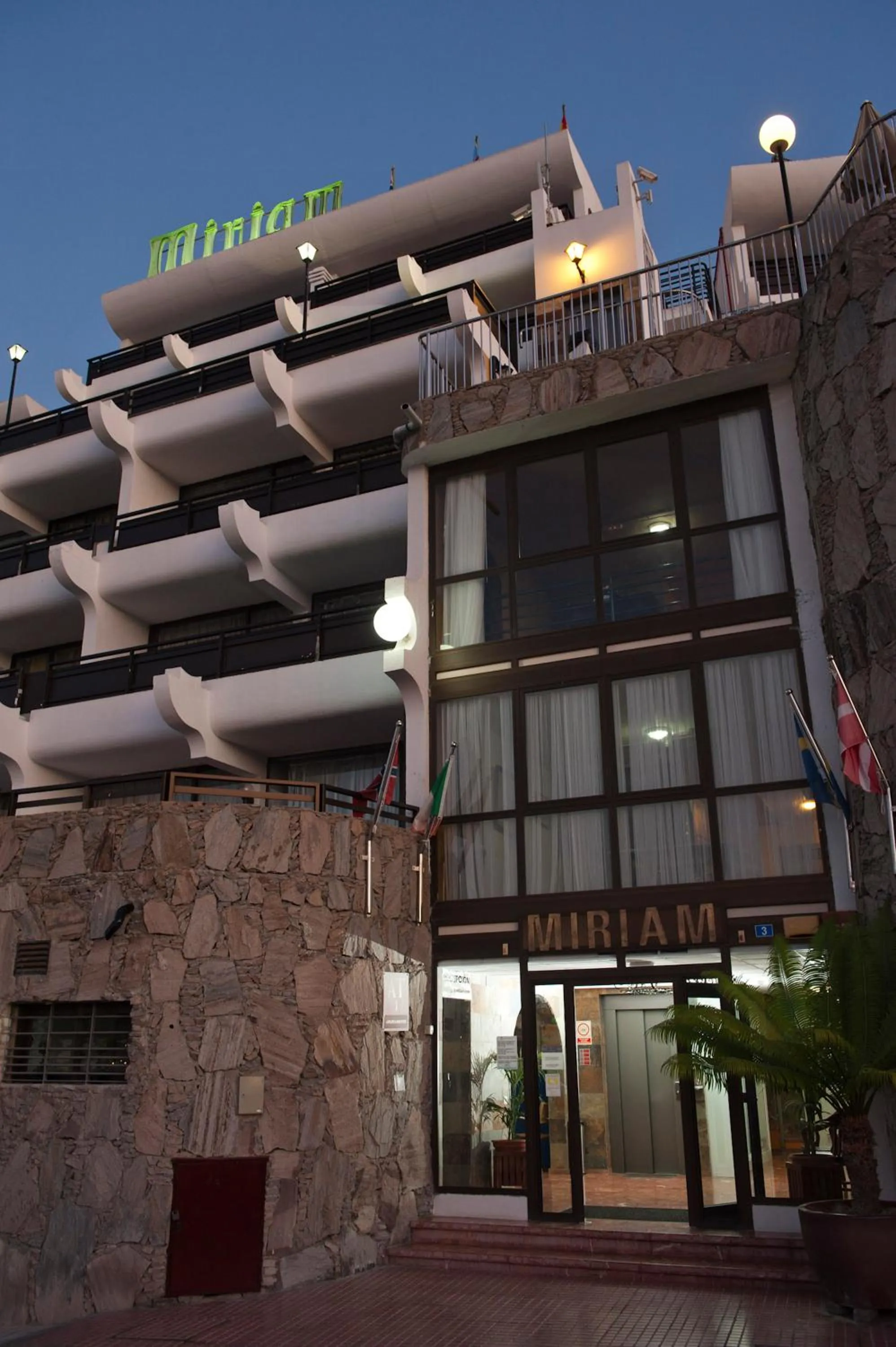 Facade/entrance in Apartamentos Miriam
