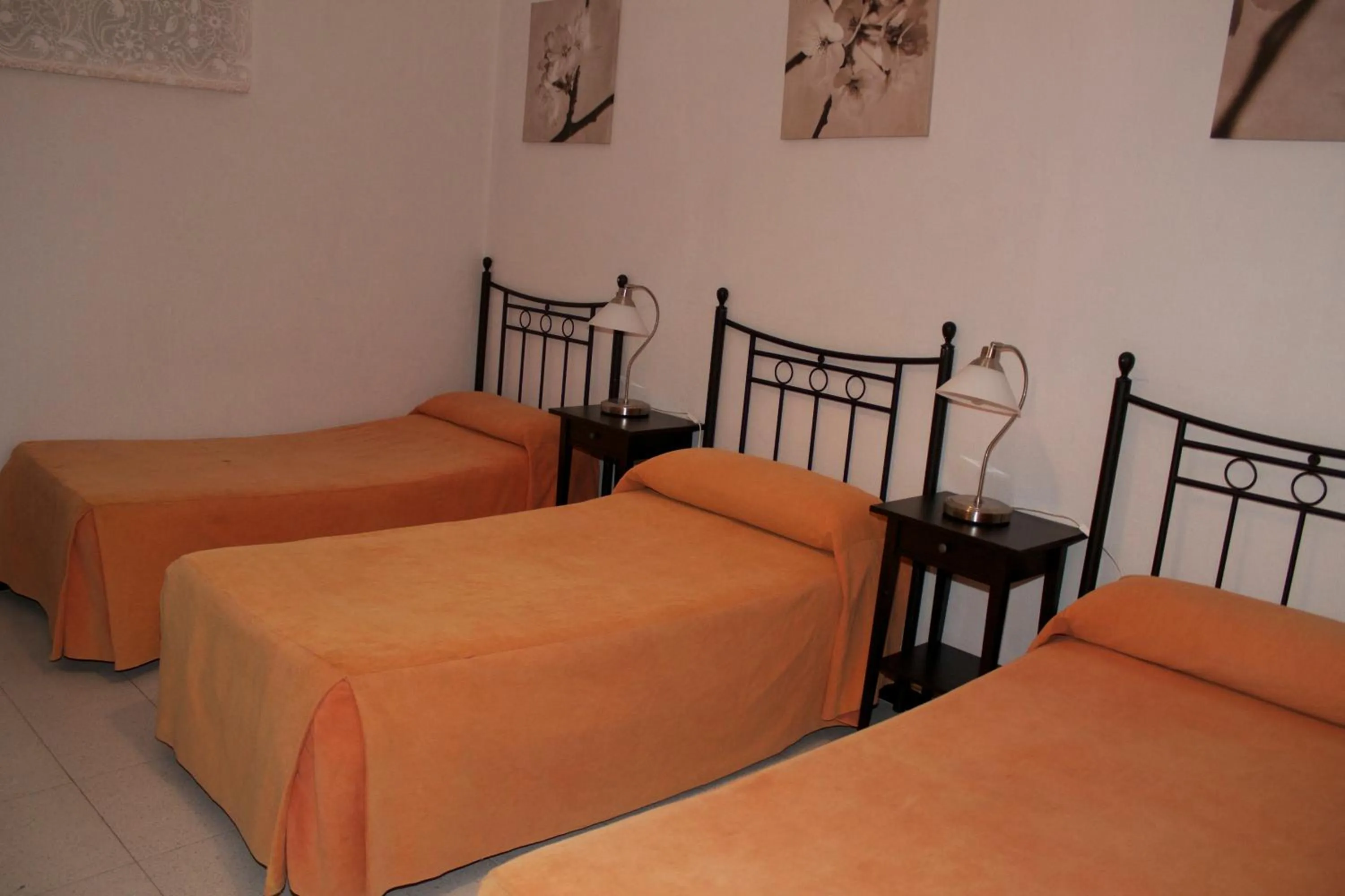 Photo of the whole room, Bed in Pension Catedral