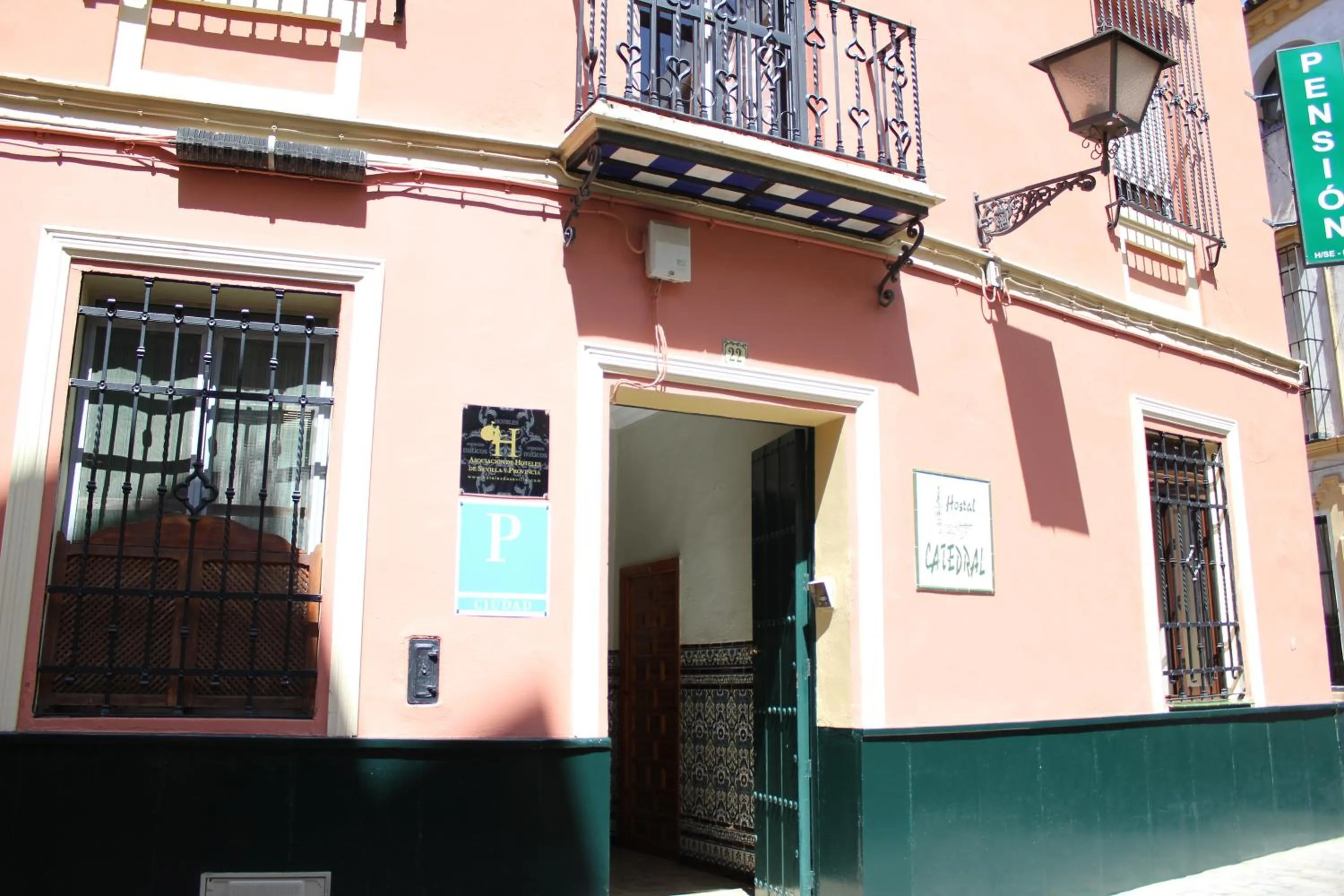 Facade/entrance in Pension Catedral
