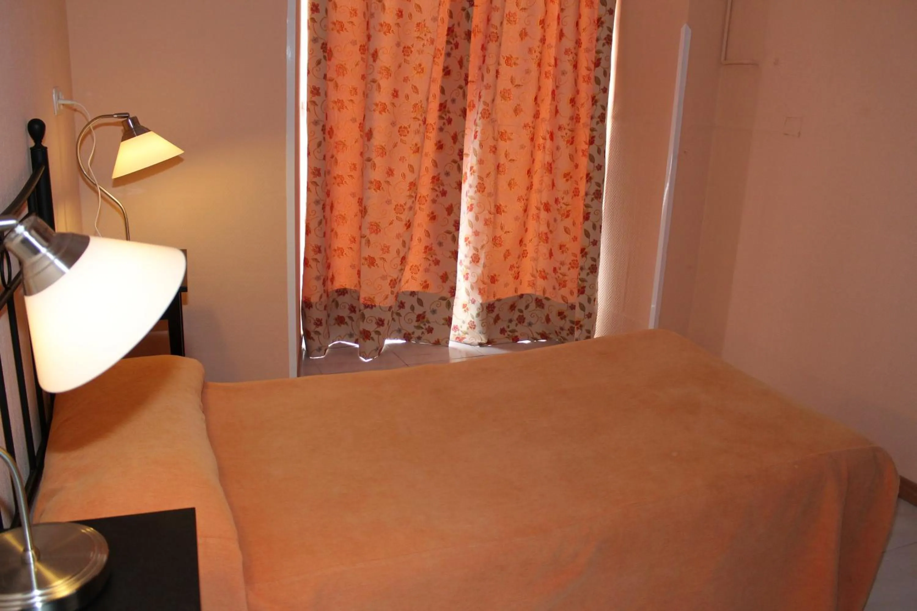Photo of the whole room, Bed in Pension Catedral