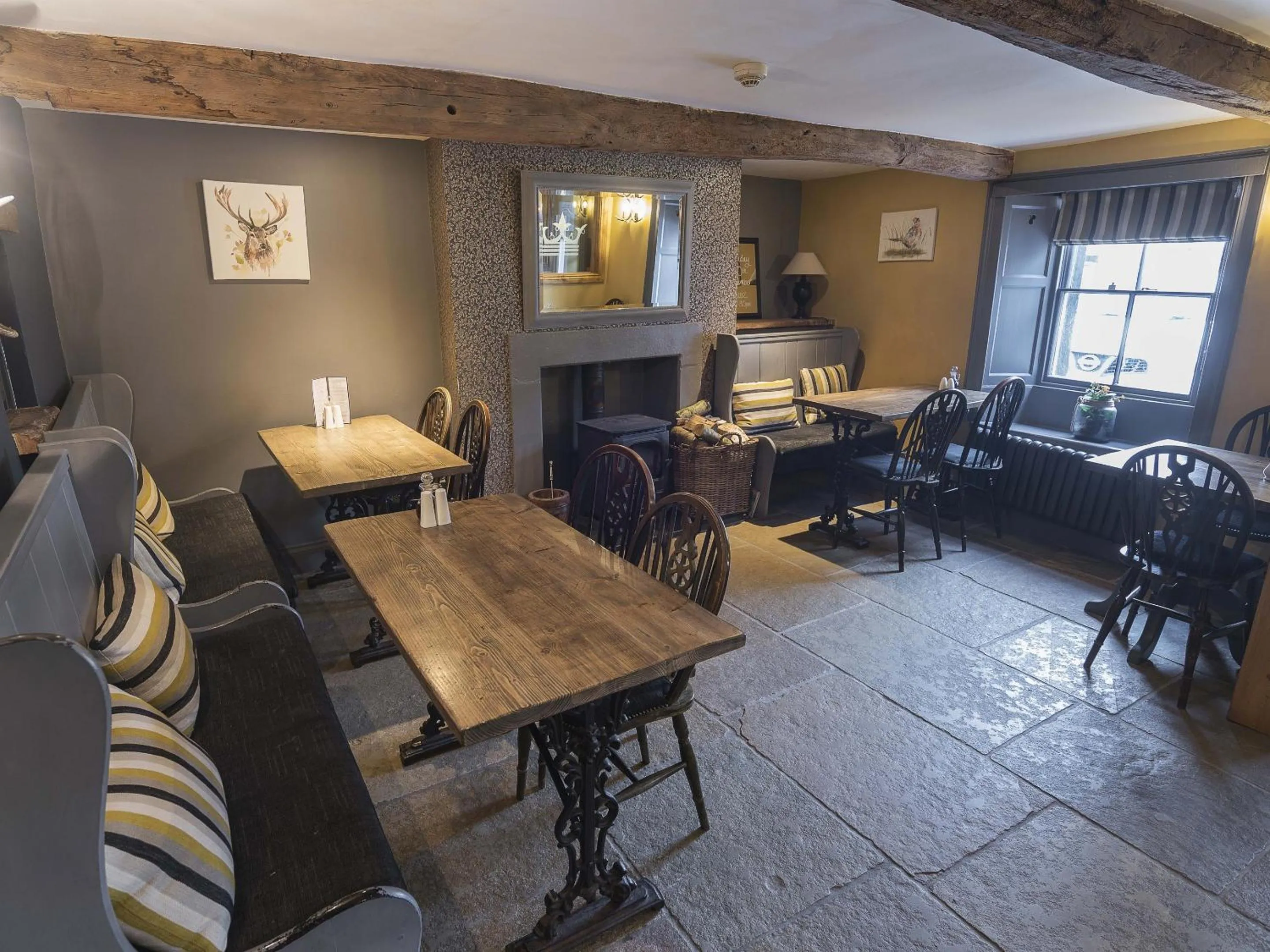 Lounge or bar in New Crown Inn