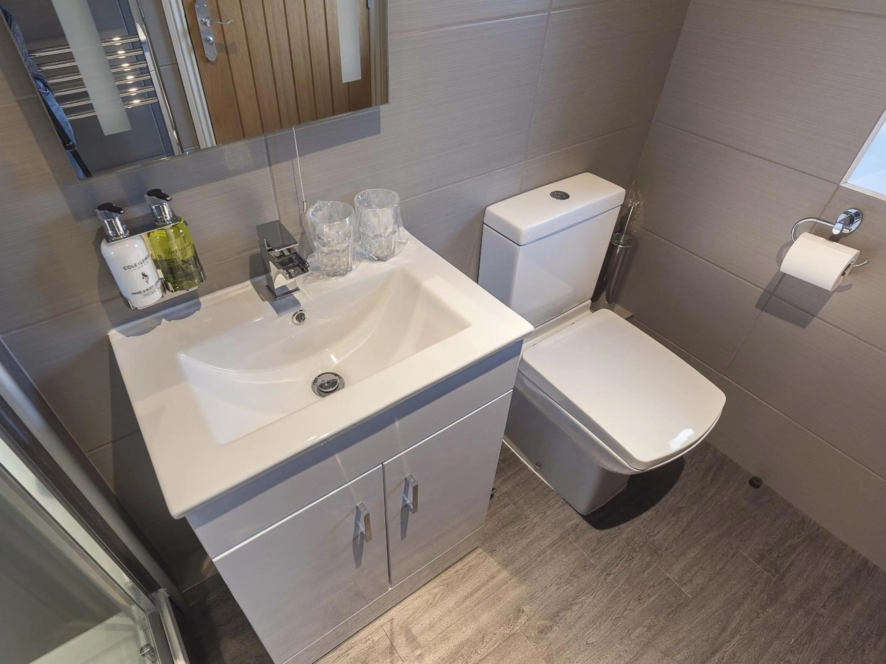 Bathroom in New Crown Inn