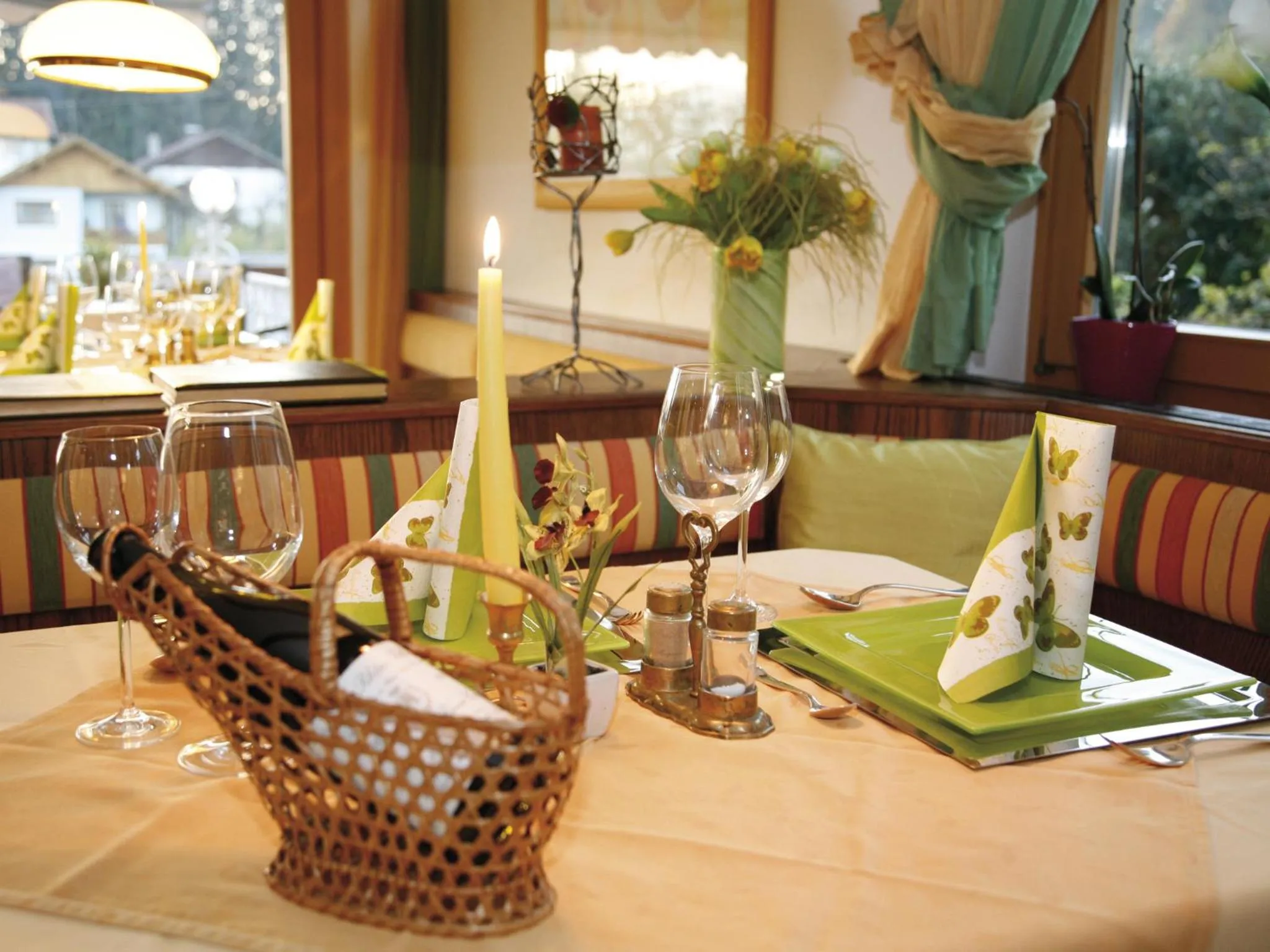 Restaurant/places to eat in Hotel Diana