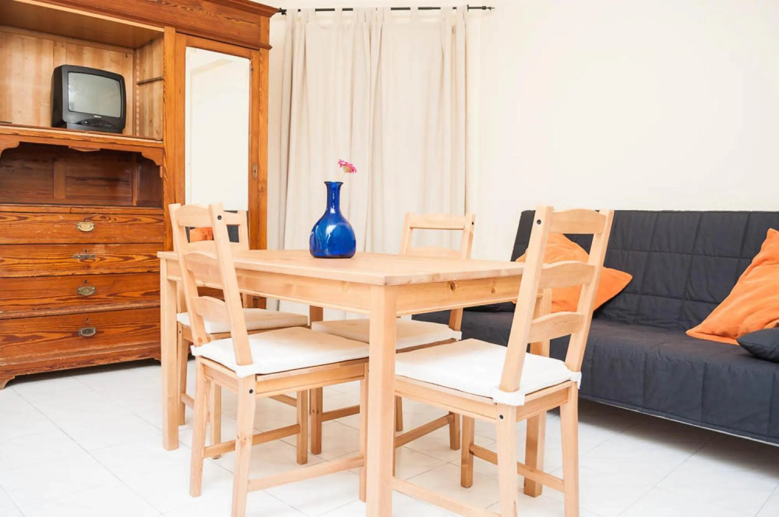 TV and multimedia in Pensión La Montoreña