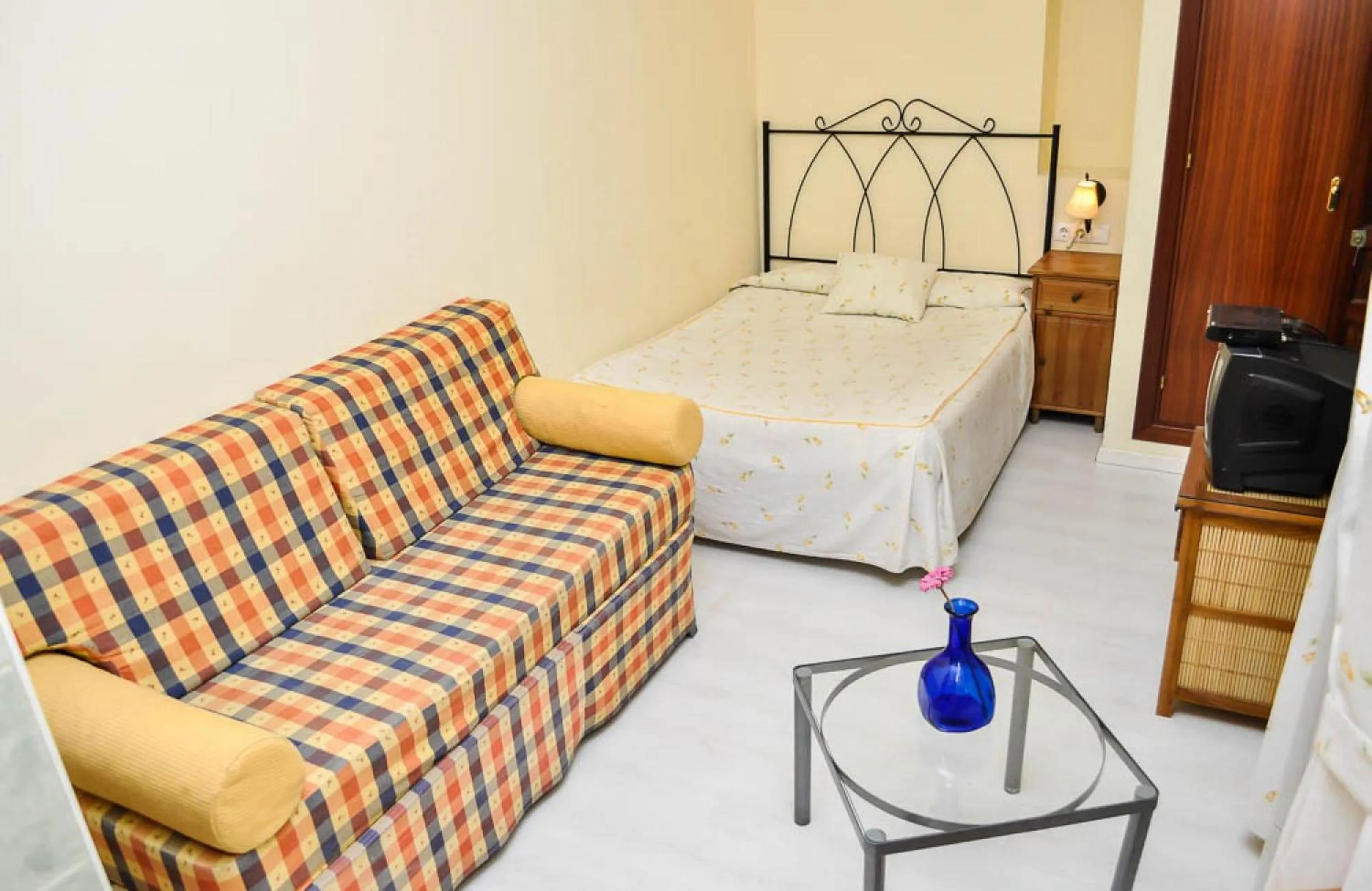 Bed in Pensión La Montoreña