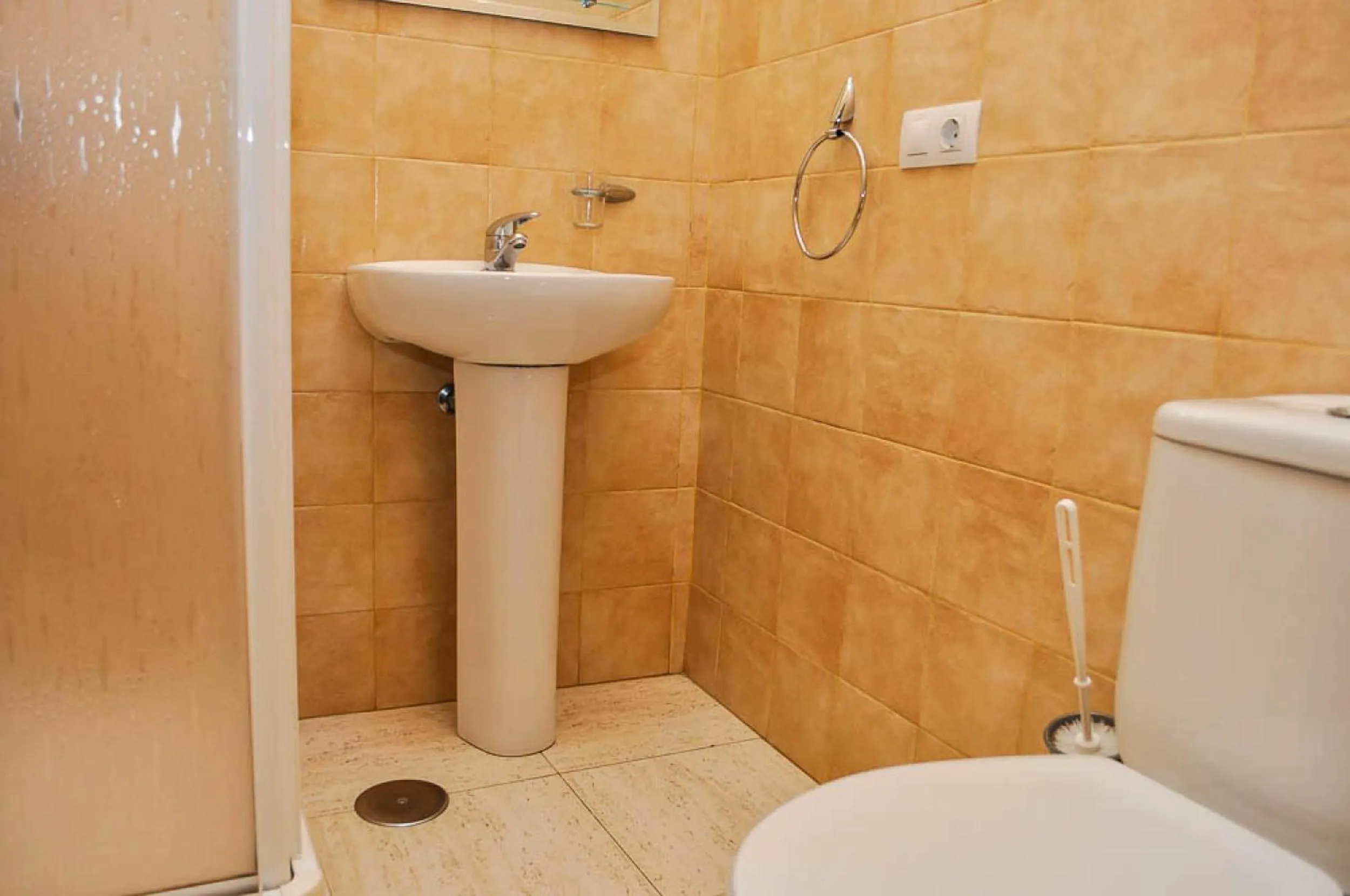 Shower in Pensión La Montoreña