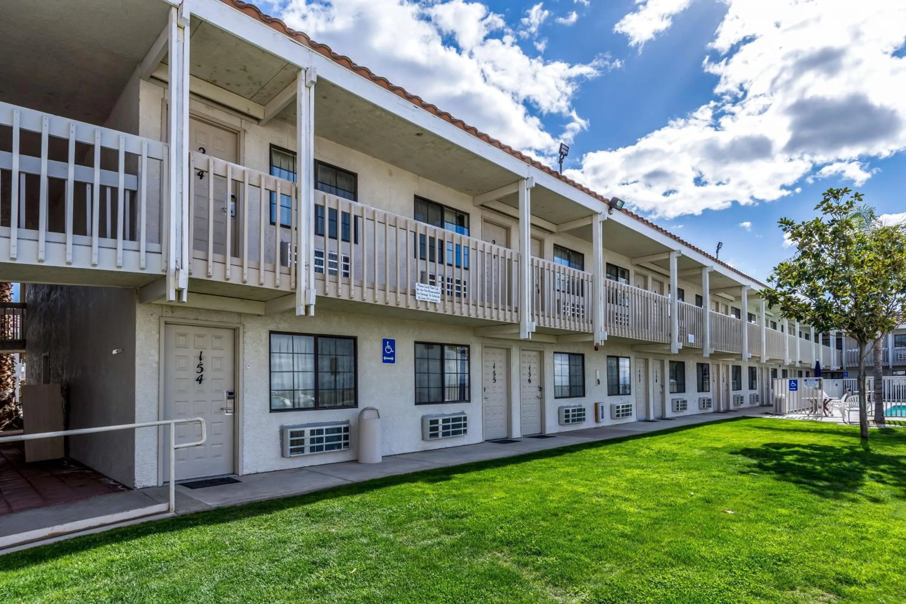 Property building in Studio 6-Buttonwillow, CA