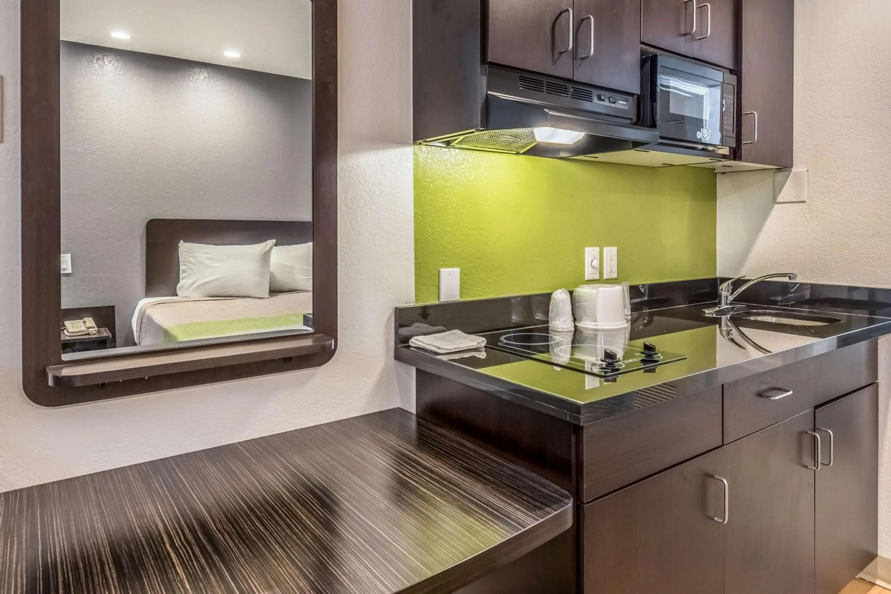 Kitchen or kitchenette in Studio 6-Buttonwillow, CA